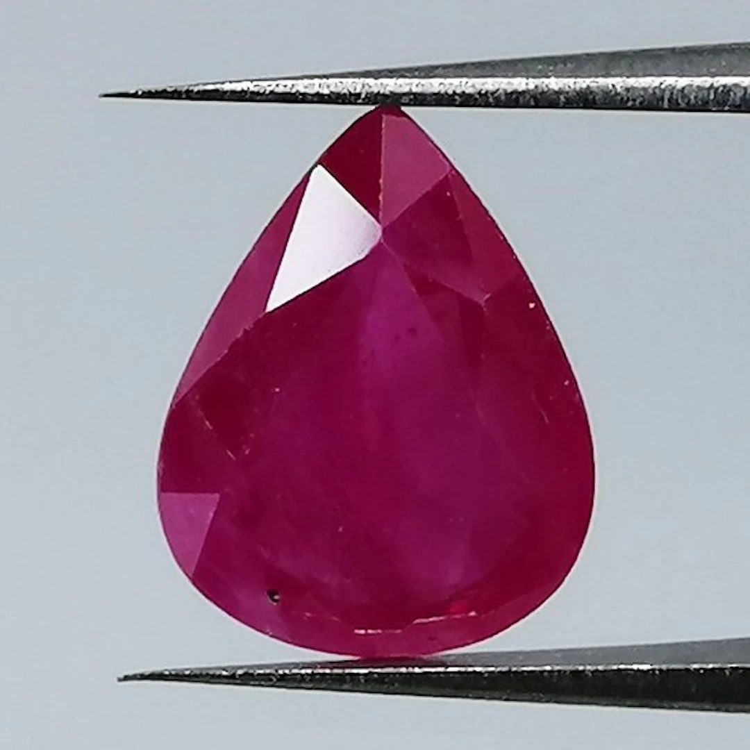 1 pcs Red Ruby - 1.23 ct - Instituto Gemólogico Español (IGE) - Minor