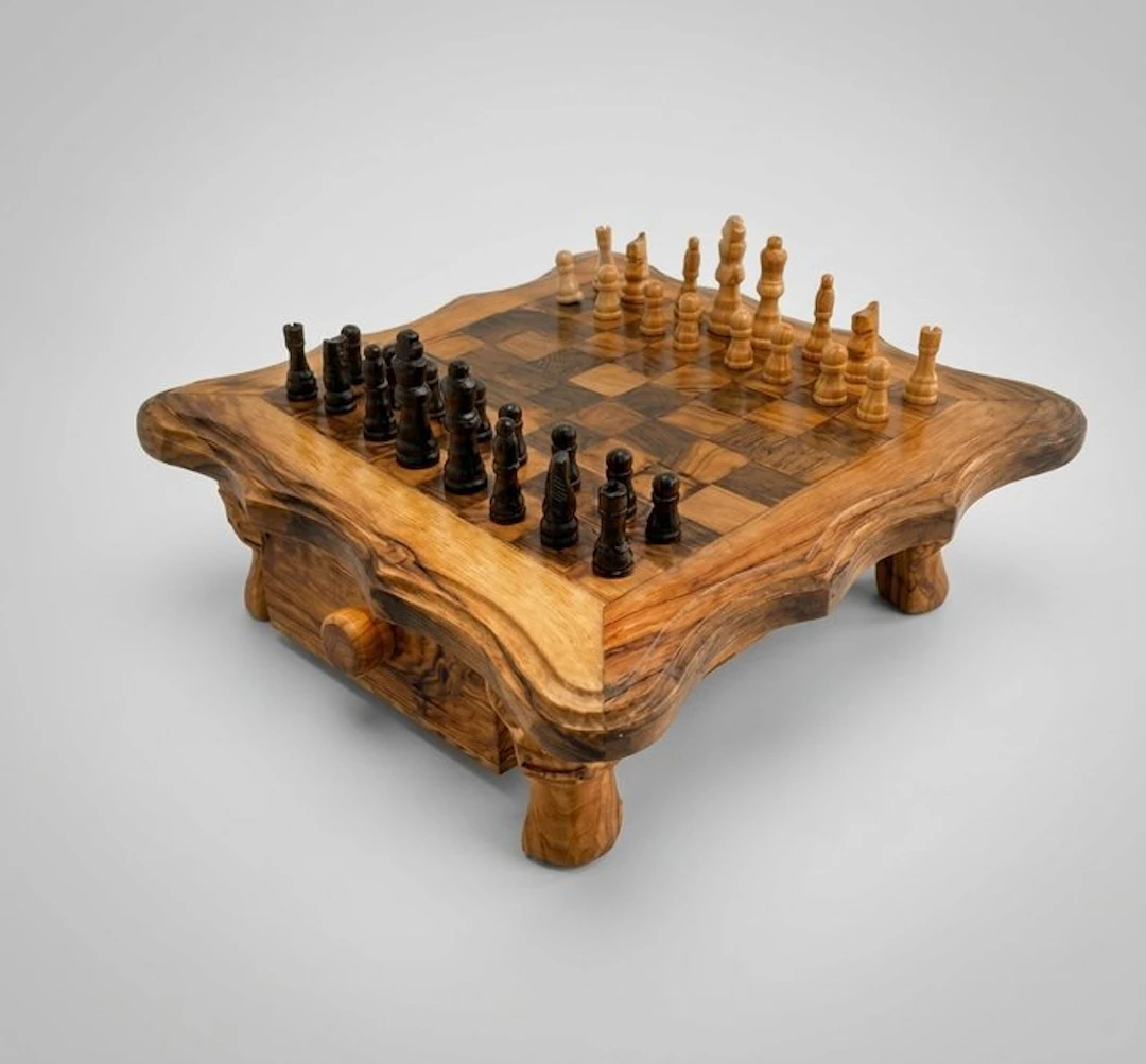 Chess table - Wood - Hand-sculpted