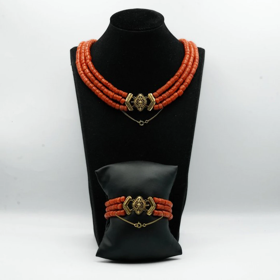 2 piece jewellery set - 14 kt. Yellow gold Blood Coral