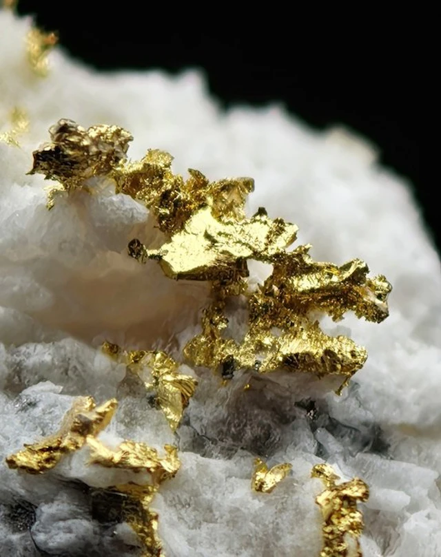 VERY RARE NATIVE YELLOW GOLD ON MATRIX Crystals on matrix...