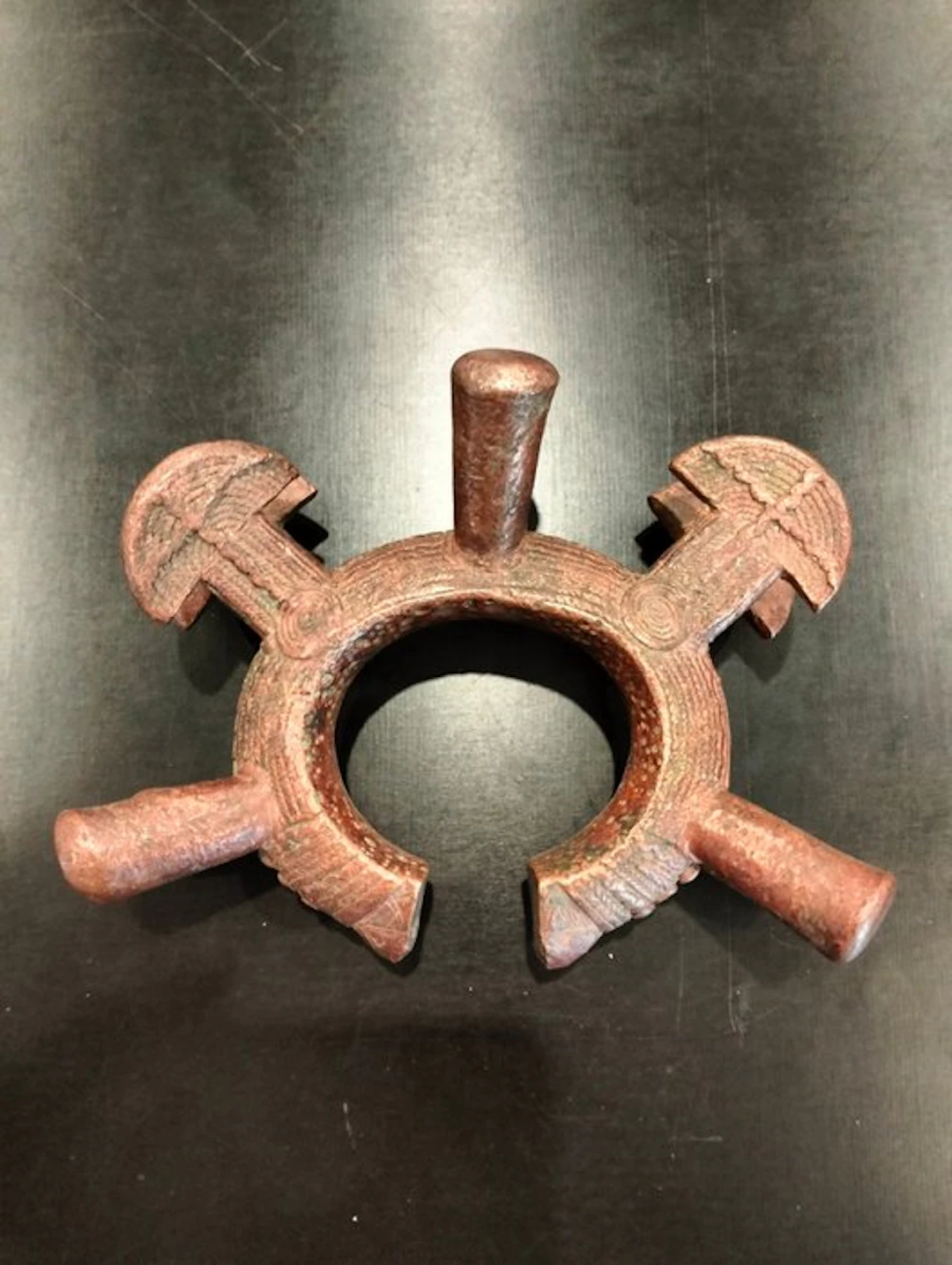 Magnificent and imposing bronze prestige bracelet