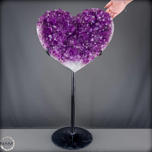 Monumental Amethyst Heart on a Metal Stand – Uruguay | 26.2 kg- 26201.49 g