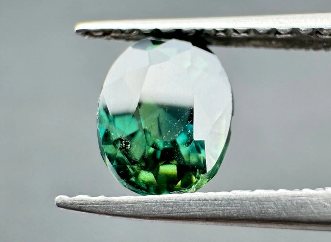 Green, Blue Sapphire - 1.26 ct - International...