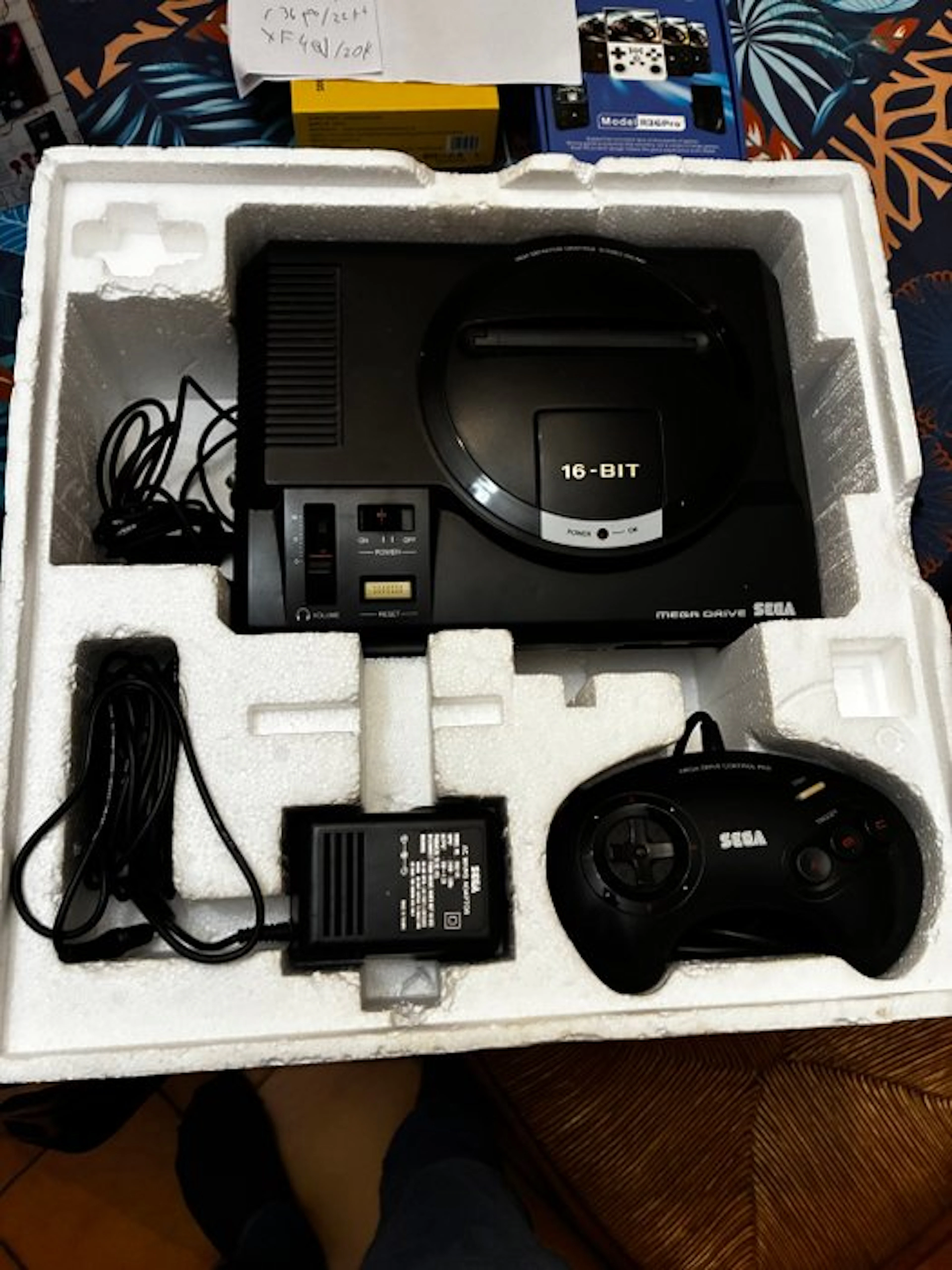 Sega - Mega Drive - Mega Drive - Video game console + games