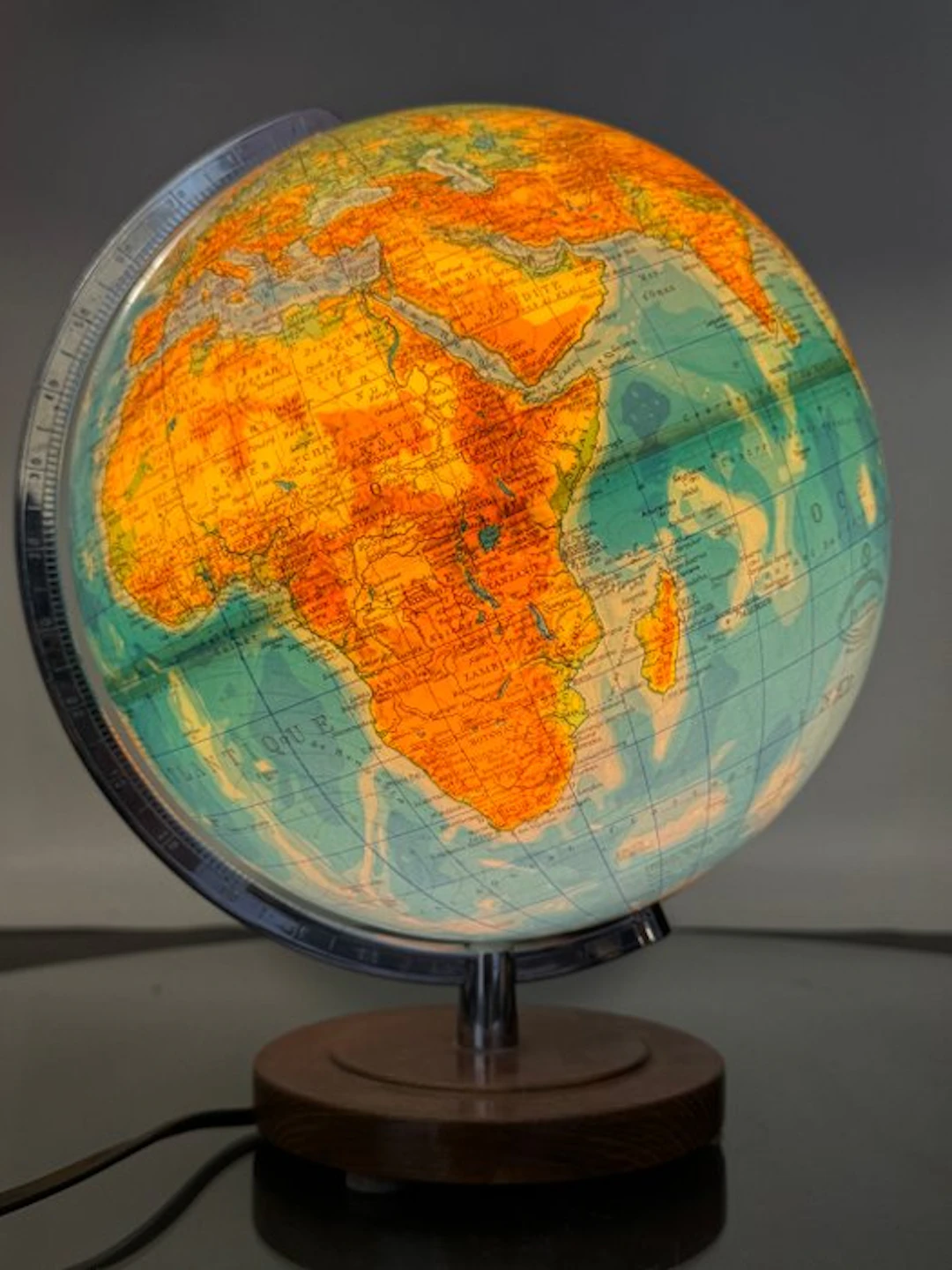 Terrestrial table globe - World Maps - 1960-1970