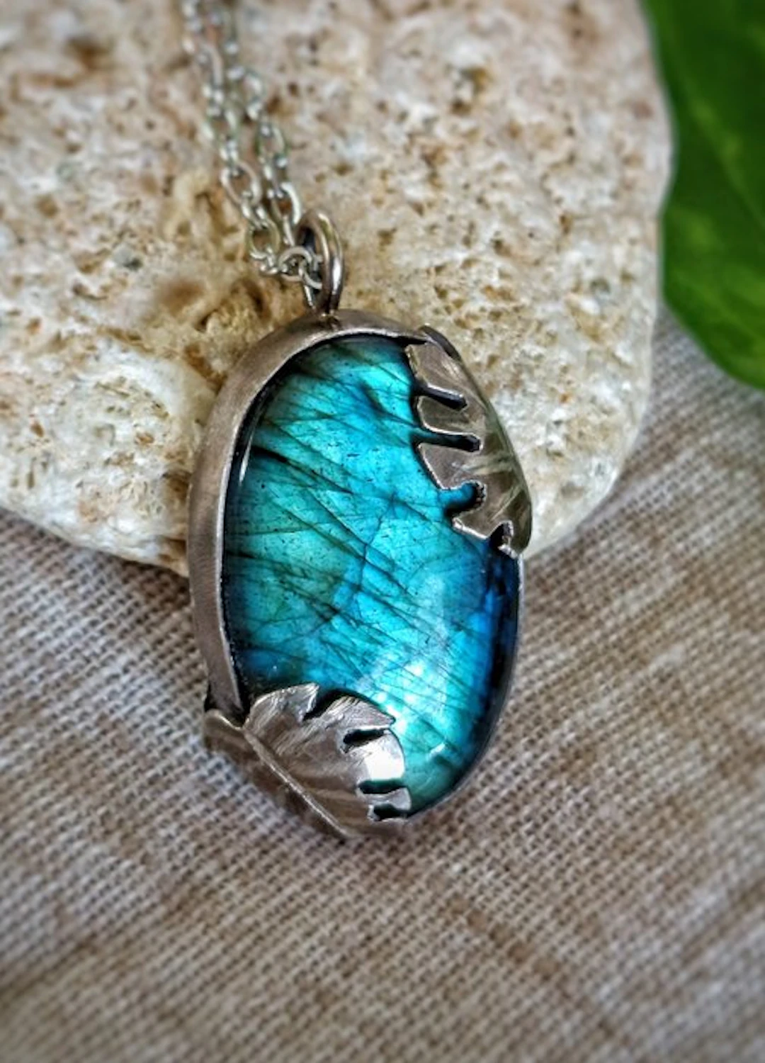 Handcrafted jewel "Tropical Soul" in green labradorite