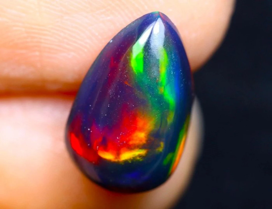 2.50 ct - Top Colors - Natural Black Opal Cabochon - See Video!- 0.5 g