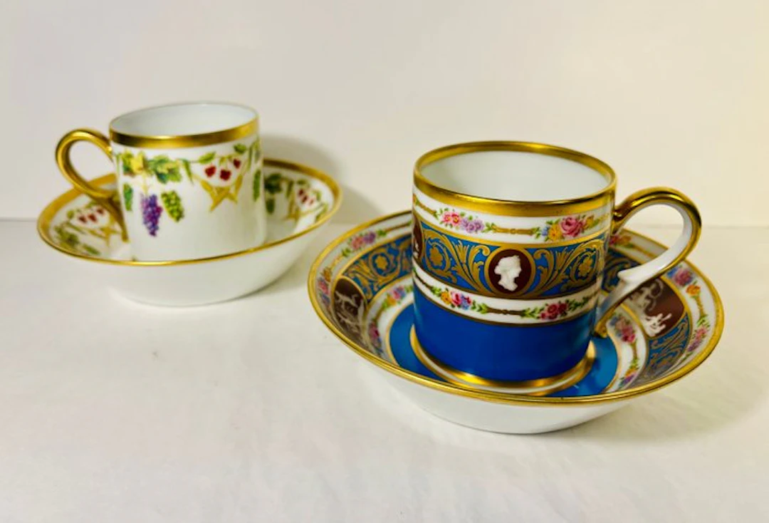 MANUFACTURE ROYALE DE PORCELAINE - Cup (2) - Catherine II et pampres