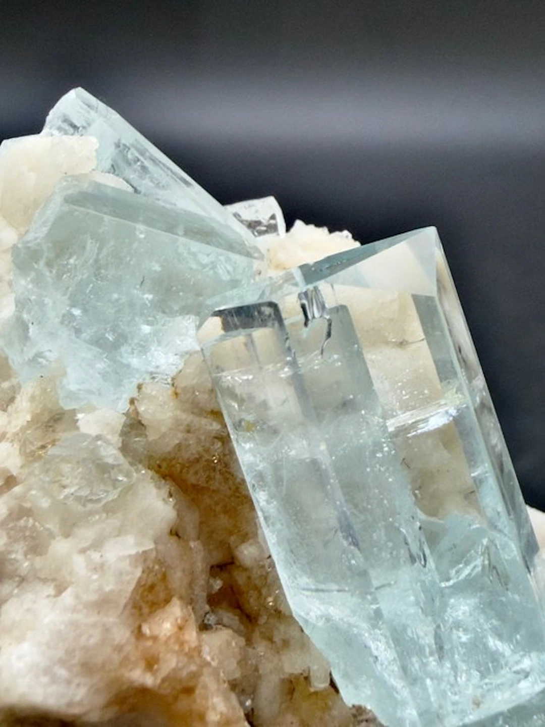 Aquamarine Rough - Height: 7 cm - Width: 6 cm- 179 g - (1)