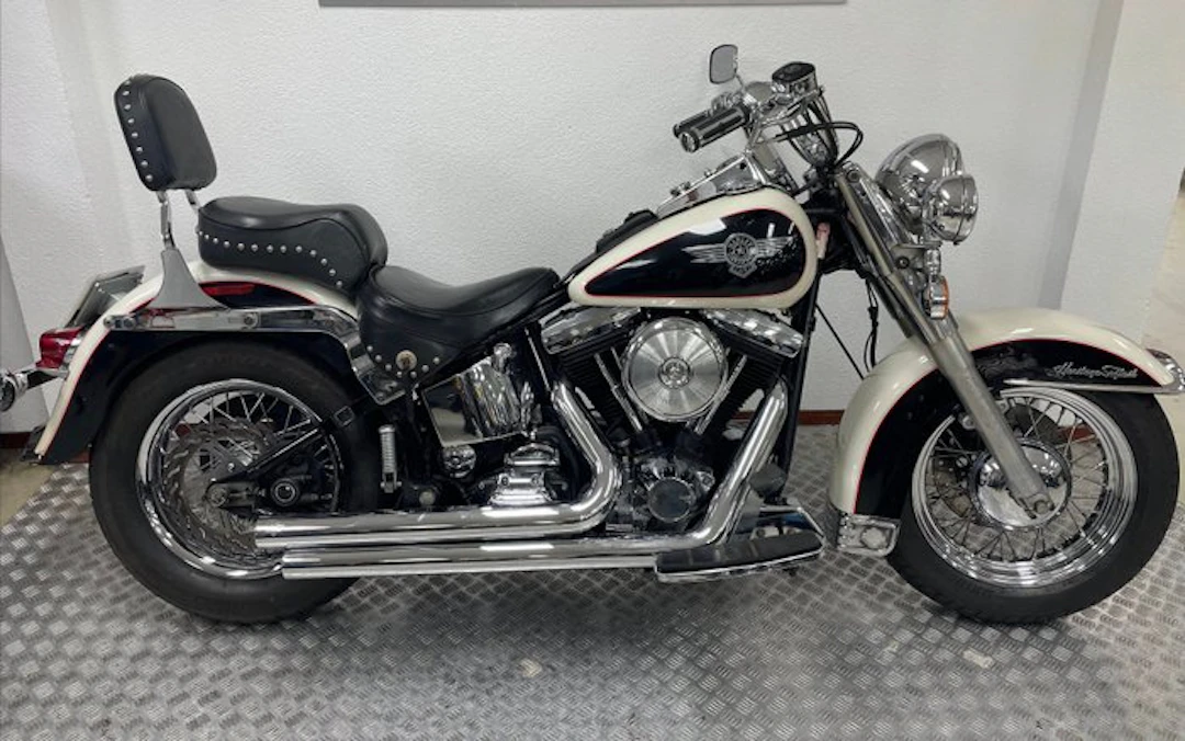 Harley-Davidson - FLSTN - Heritage Nostalgia Cowglide...