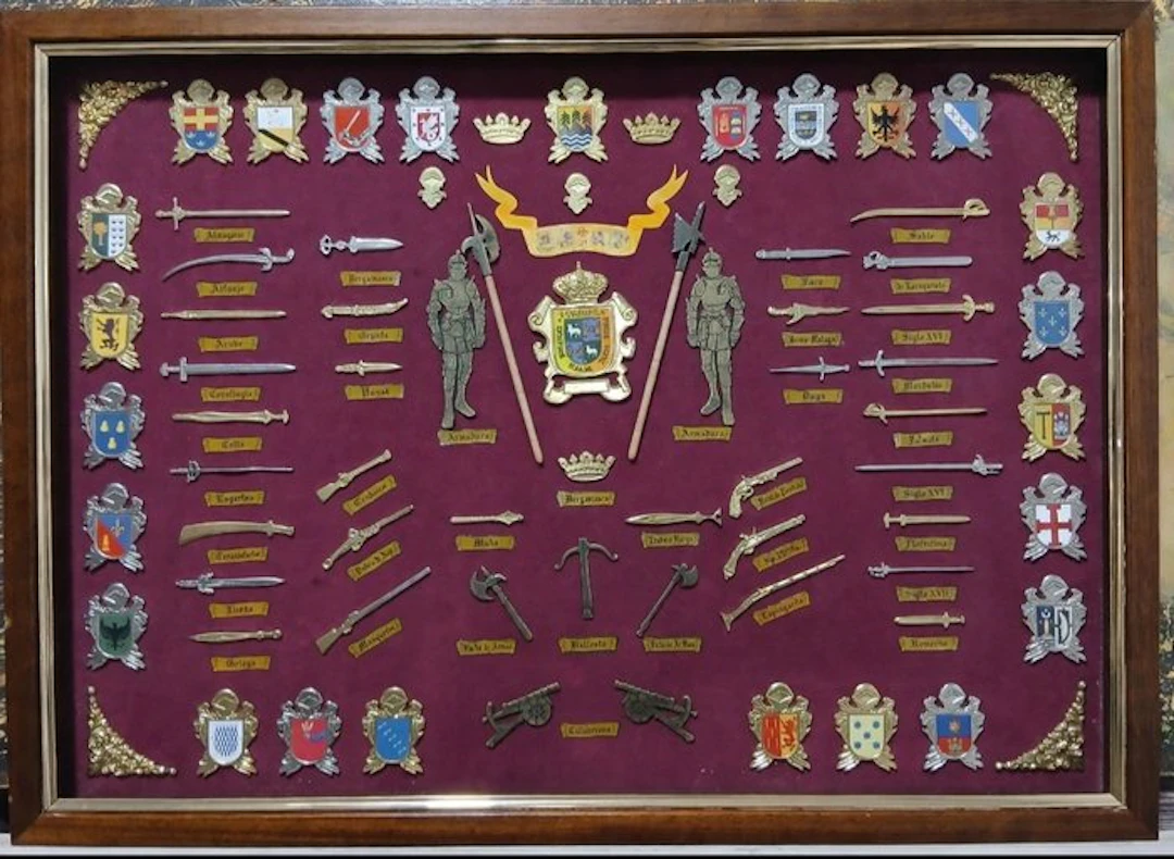 Themed collection - Panoply display case of arms and heraldry