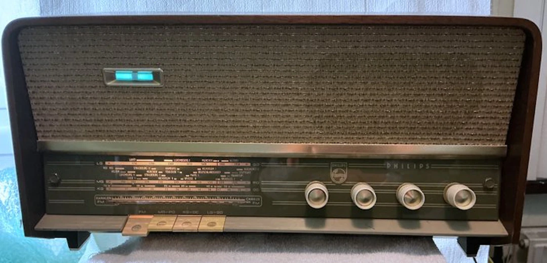 Philips - B3X02A - FM Tube radio