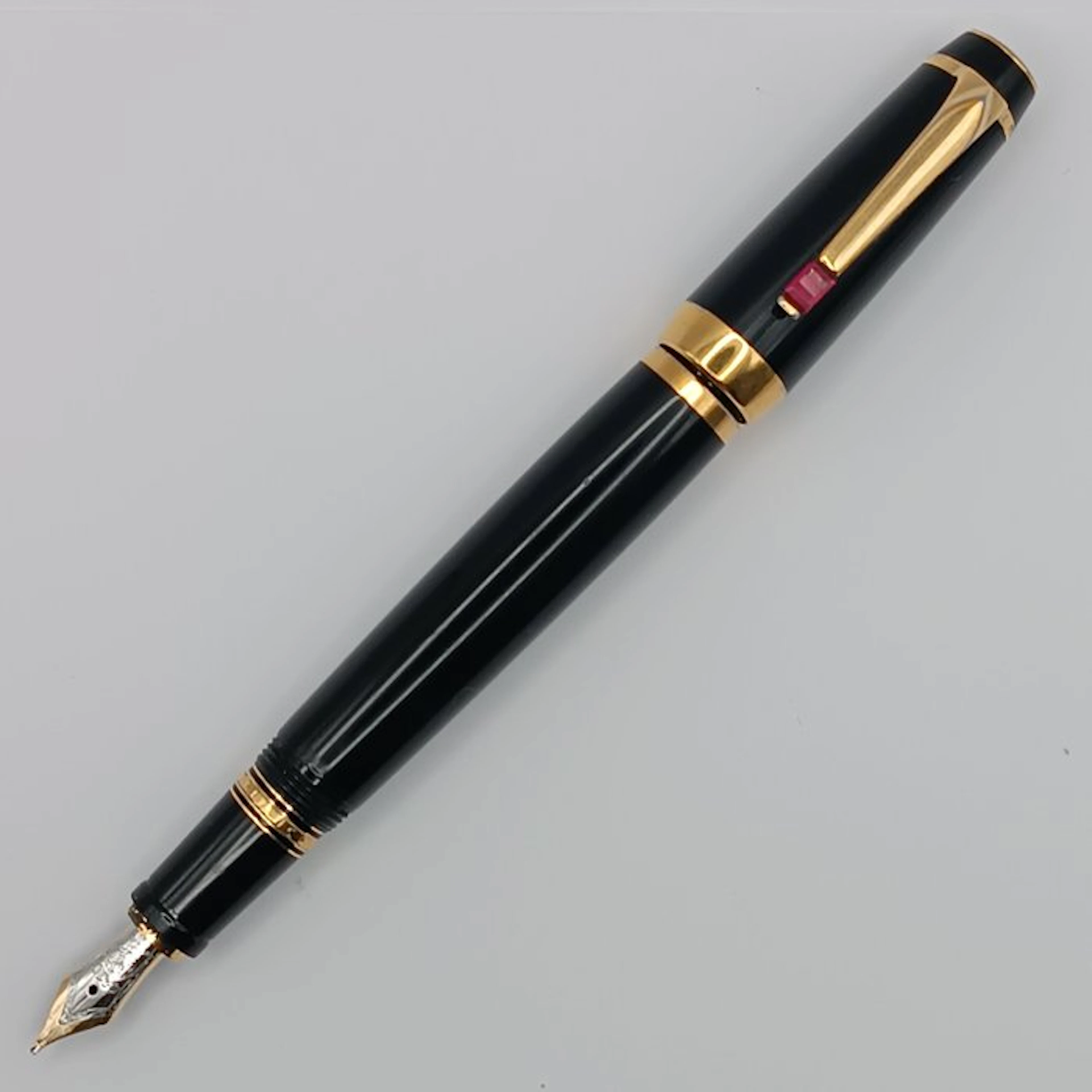 Montblanc - Bohème Rouge Gold Line - Fountain pen