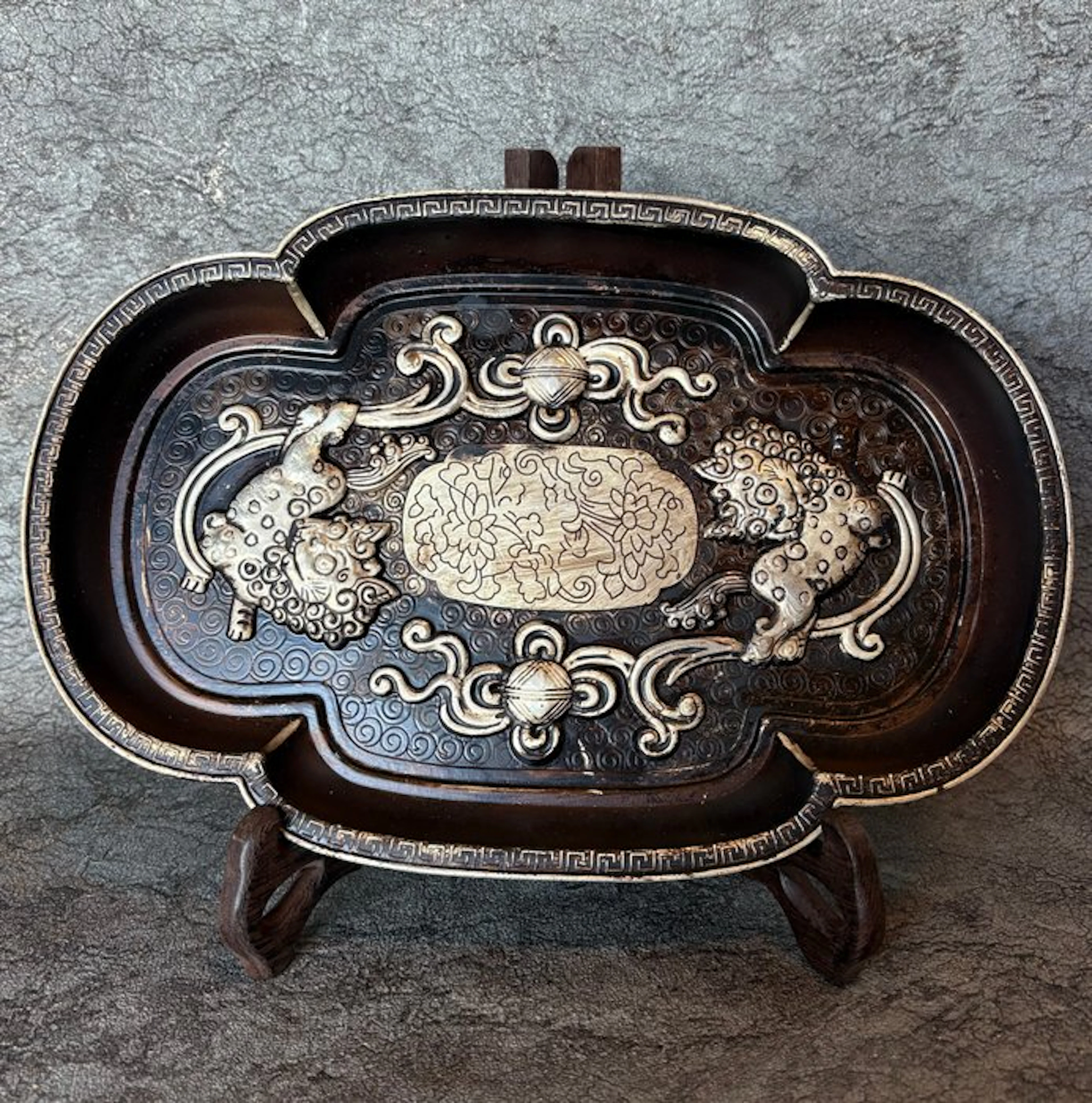 Platter (2) - Metal - Including pedestal.