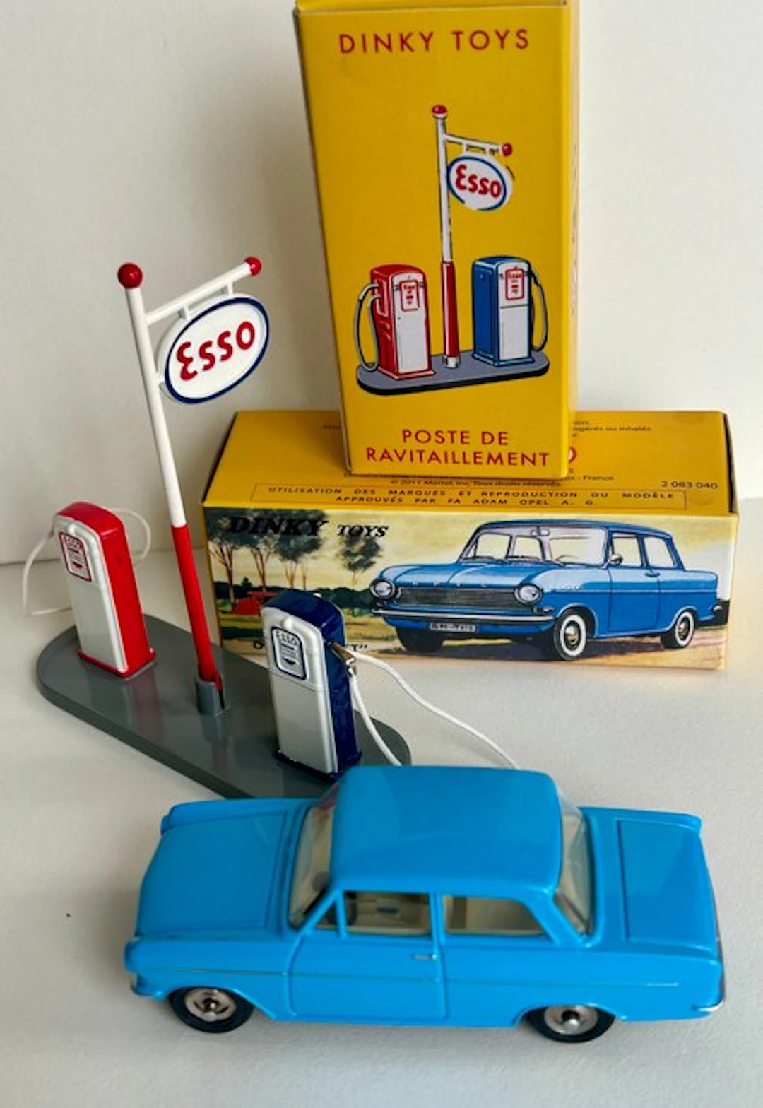 Dinky Toys 1:43 - Model car (2) - Opel Kadett No 540 and...