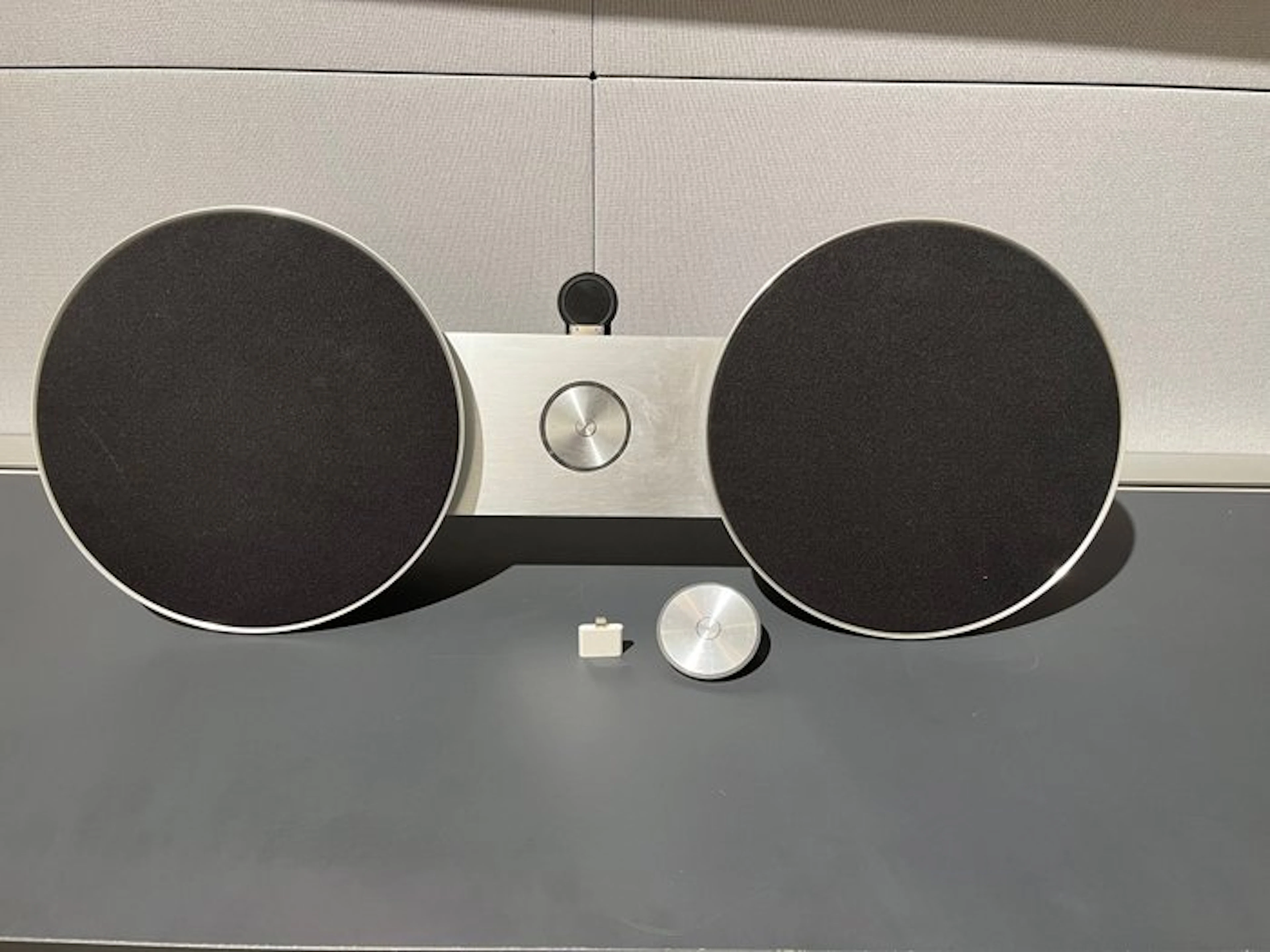 Bang & Olufsen - BeoSound 8 Speaker