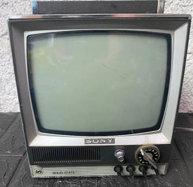 Television - Sony 9-51UET