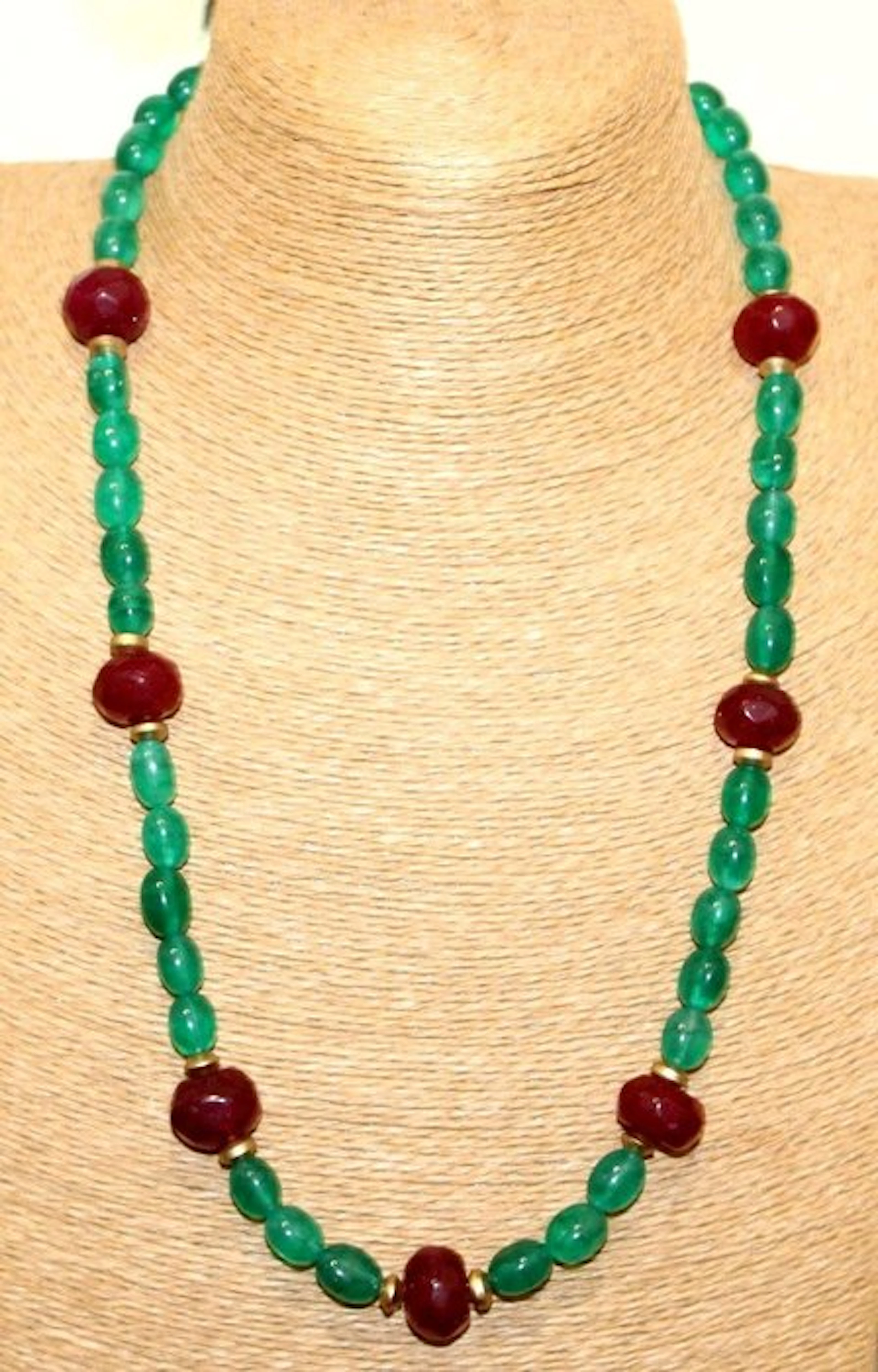 Really beautiful handmade necklace by ruby and emerald beads - 380 Cts