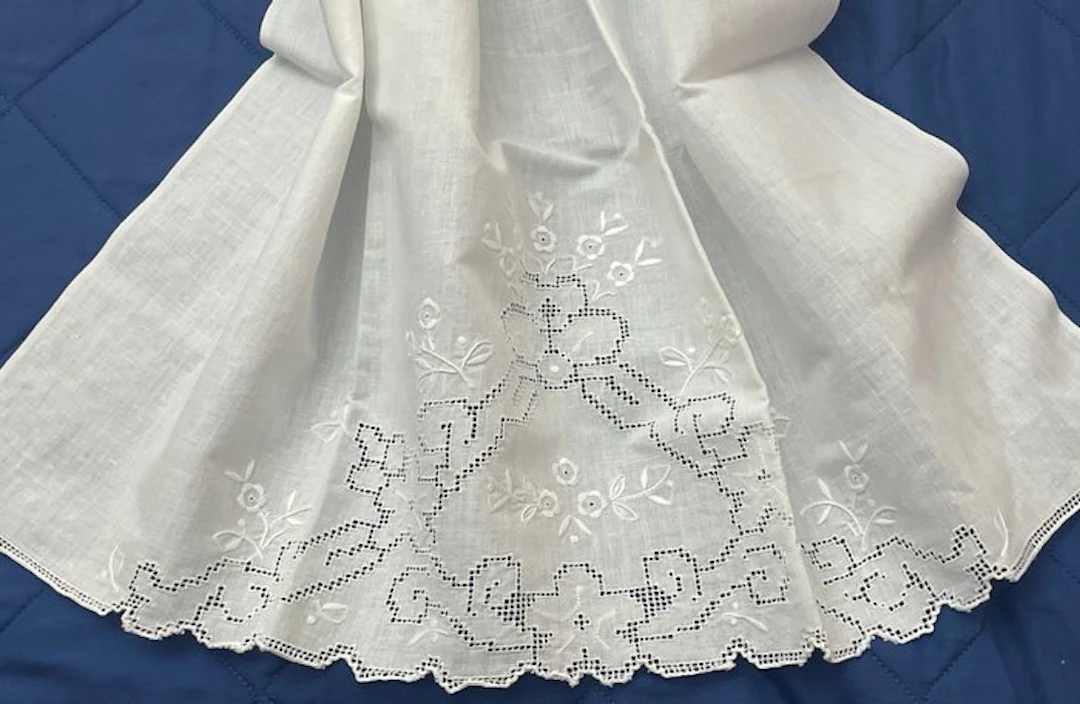 ricami fatti a mano - Antique curtains or towels...