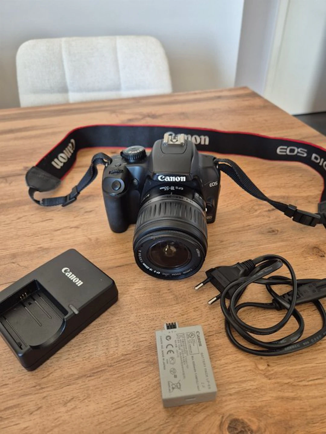 Canon 1000D + EF-s 18-55mm Digital camera