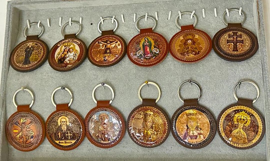 Themed collection - A collection of 12 religious...