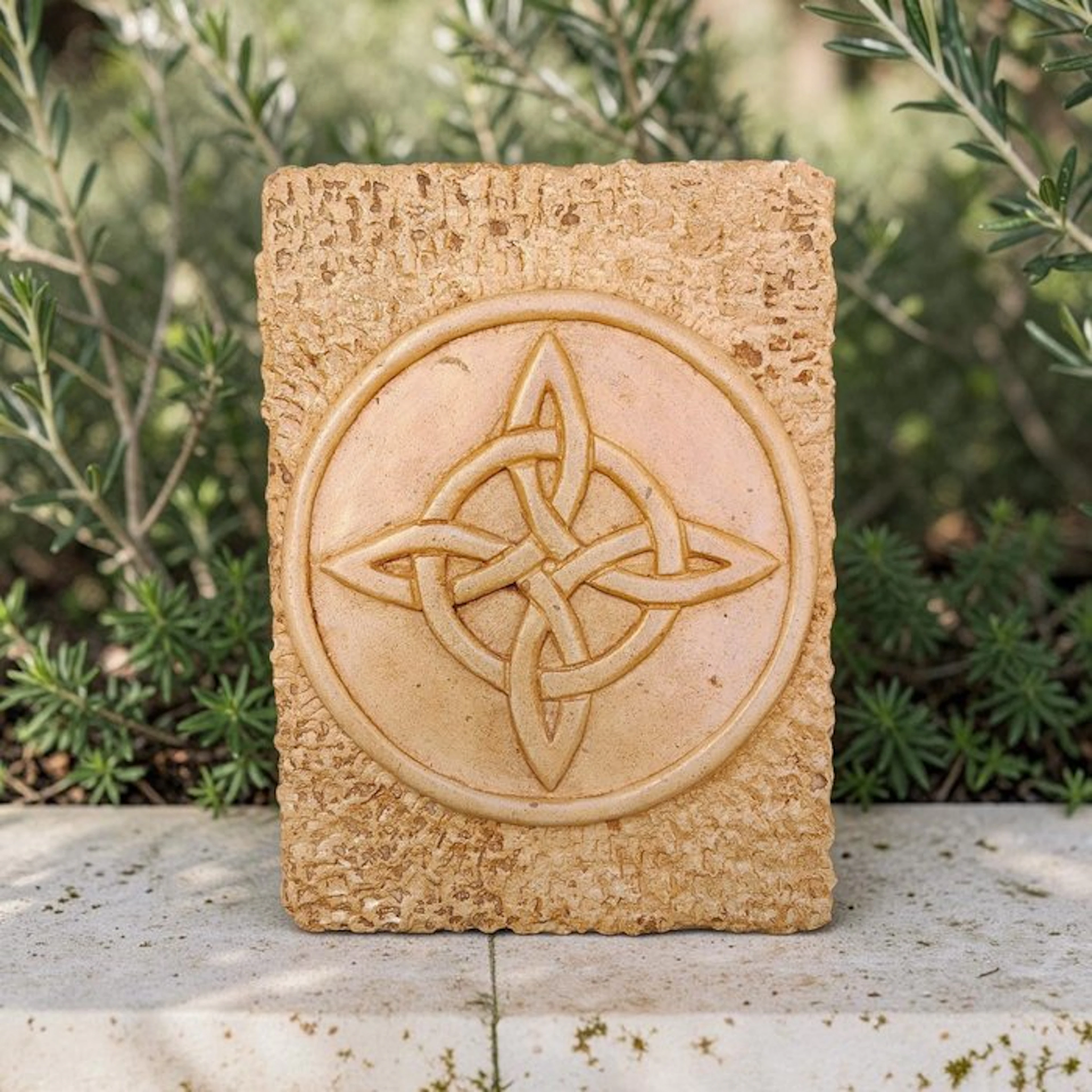 Sculpture, Nodo della Strega - 25 cm - hand-carved mineral stone