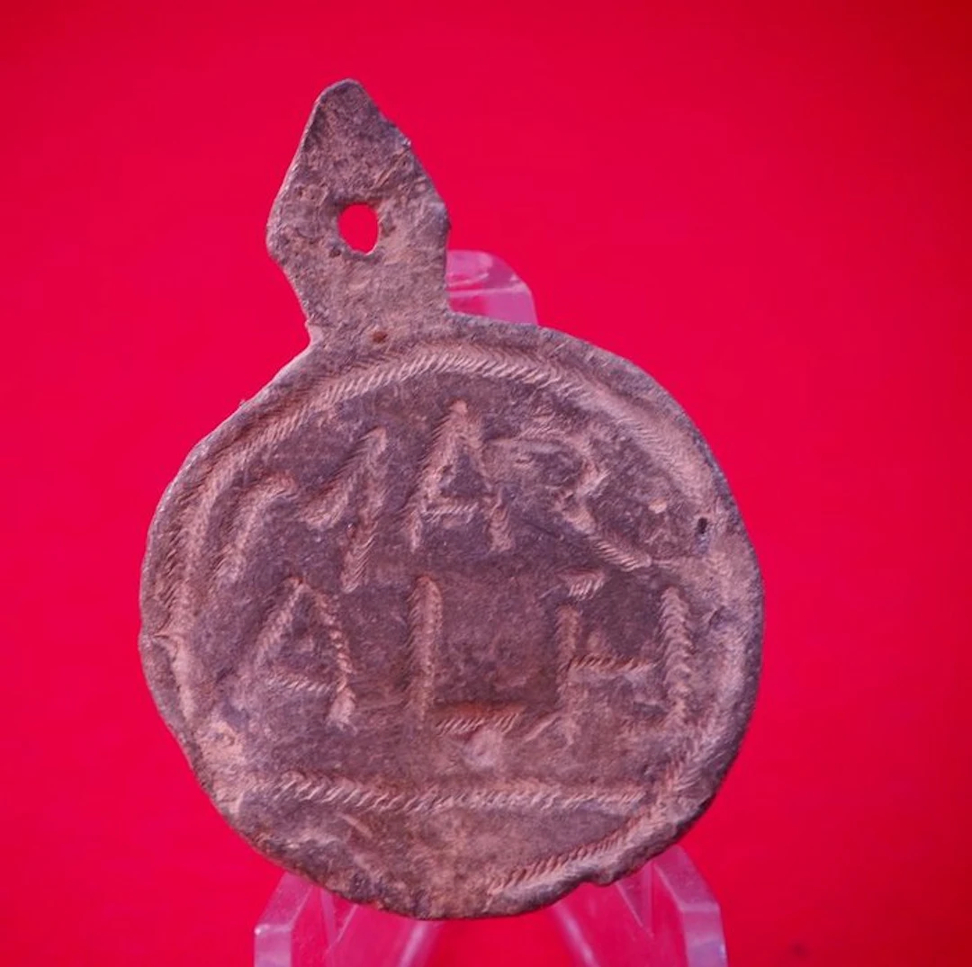 Medieval, Crusaders lead Pendant with Inscription - 36 mm (No reserve price)
