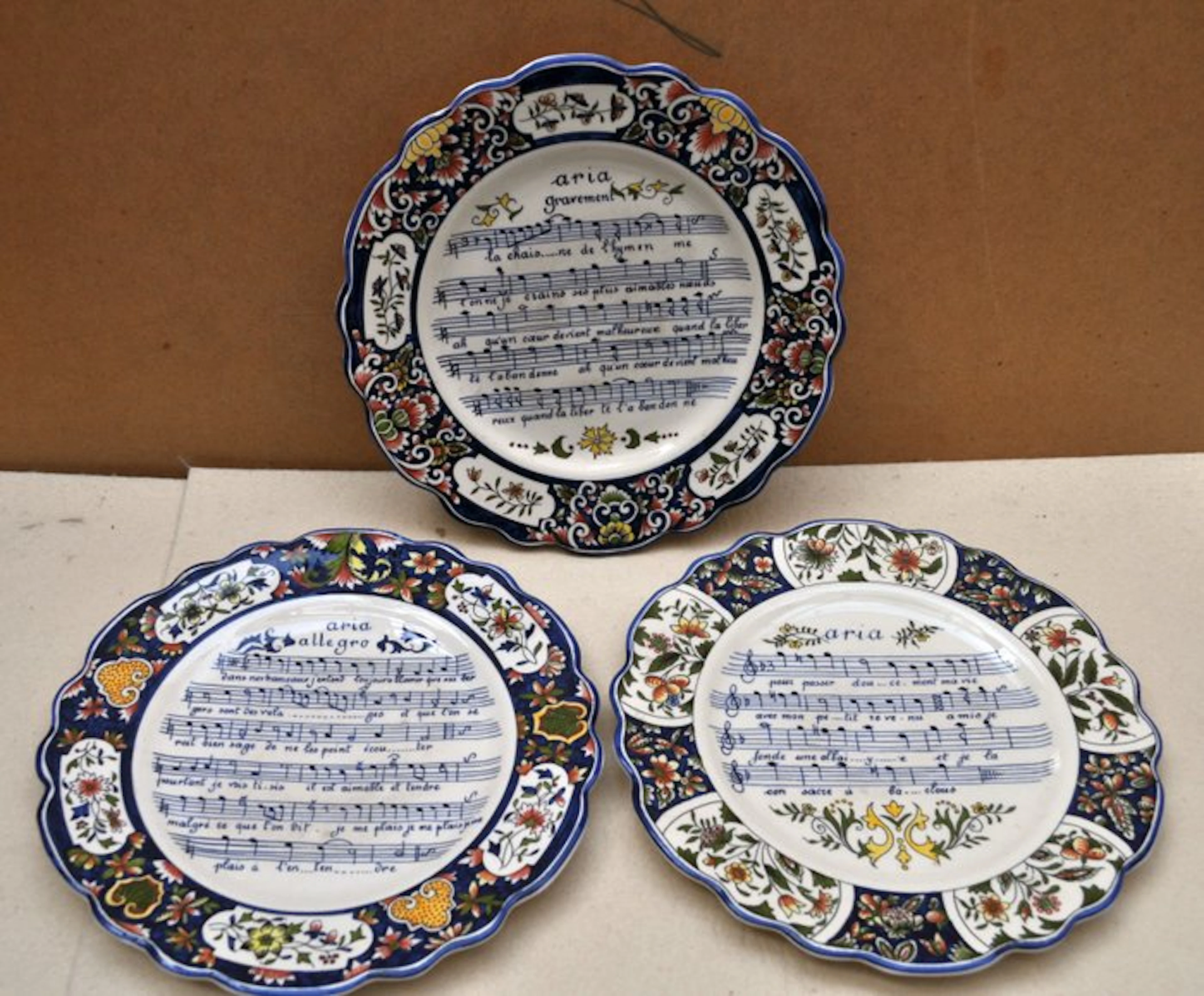 Manifattura XlX sc. Stile Rouen - Dish (3) - Faience - musical plates