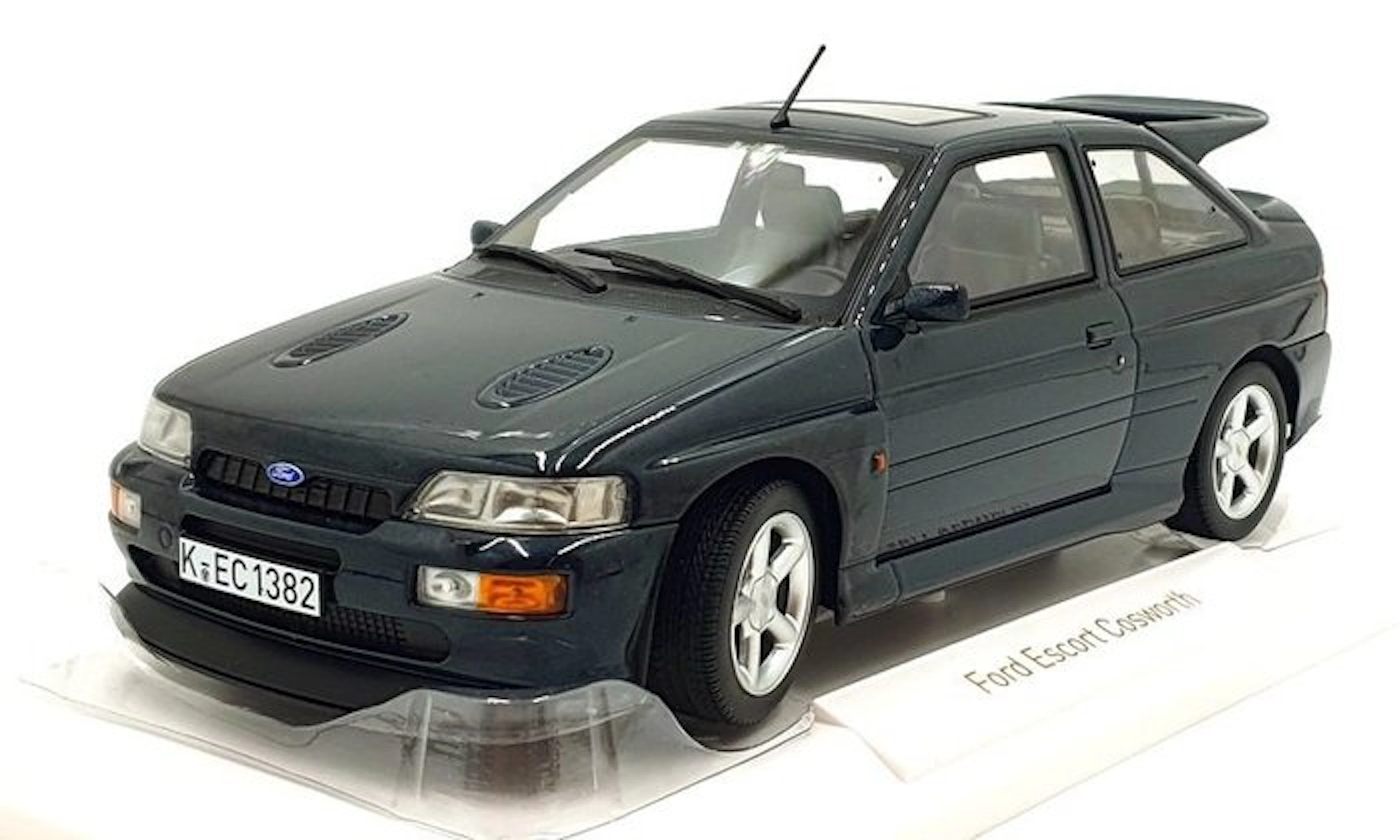 Norev 1:18 - Model car - Ford Escort Cosworth