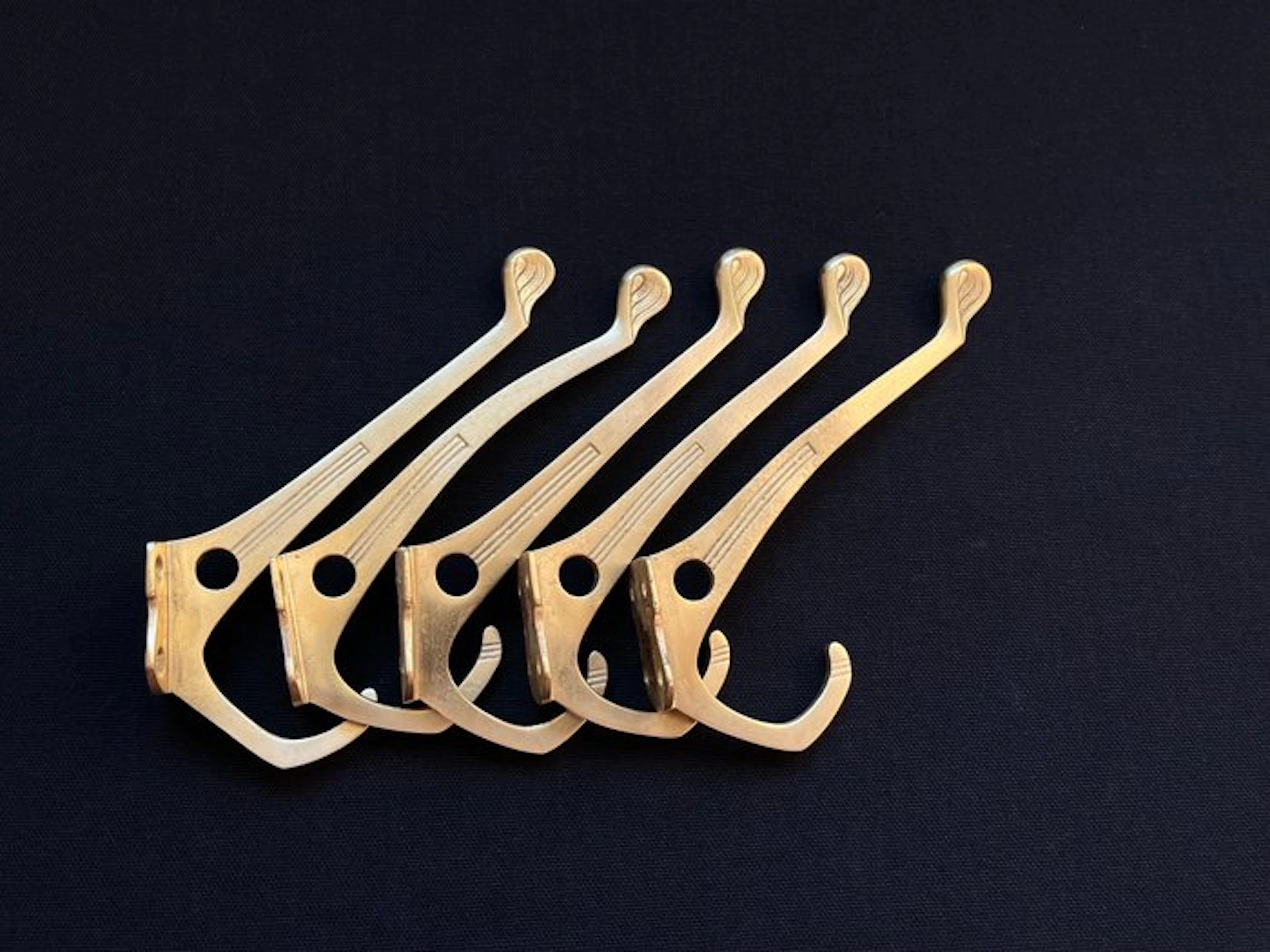 Prachtige Art Nouveau kapstokhaken met decoratie - Set of coat hooks