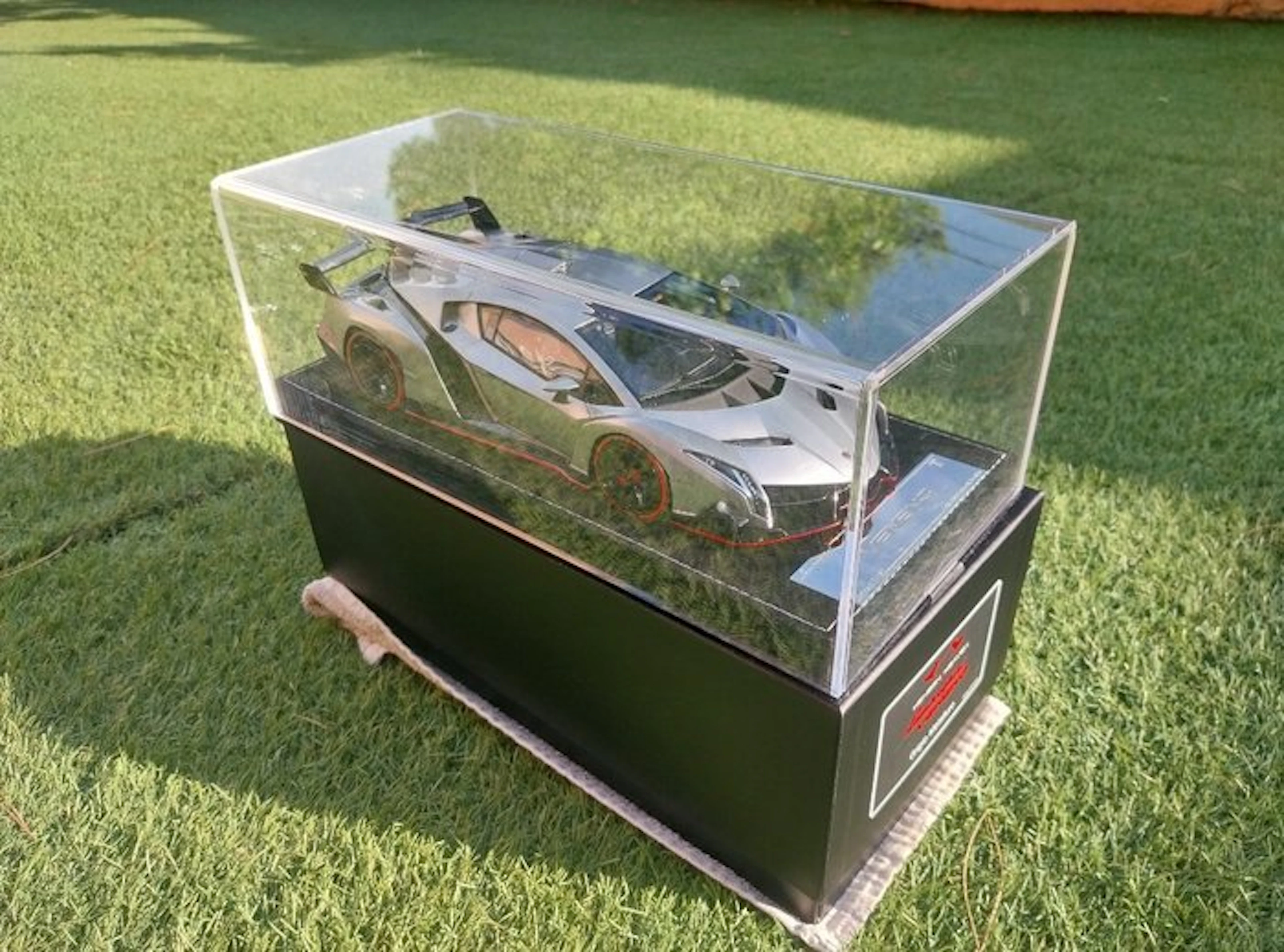 1:18 - Model car - Lamborghini Veneno - 01/50