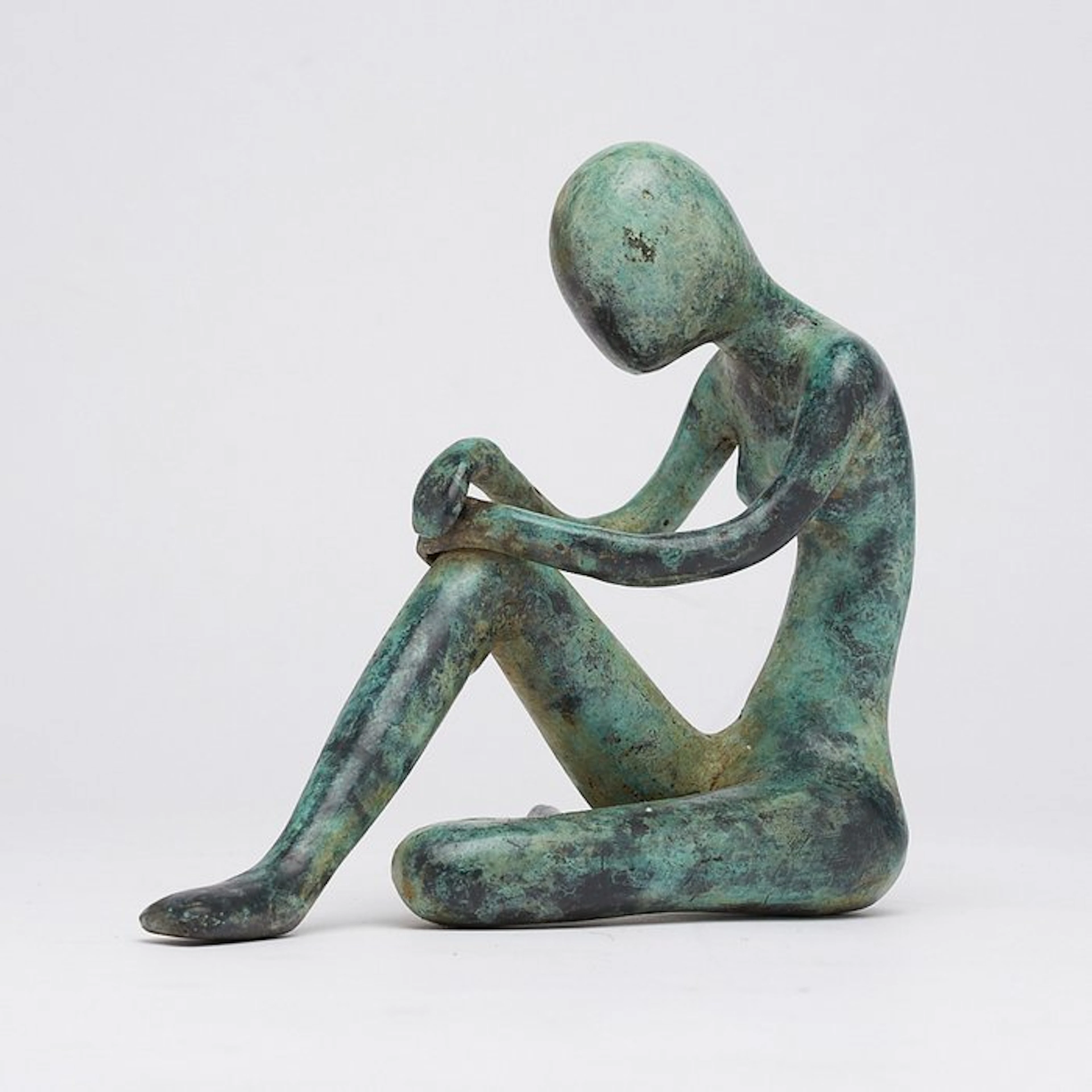 Sculpture, NO RESERVE PRICE - Antiqued Patinated Sitting Lady - 17 cm - Bronze