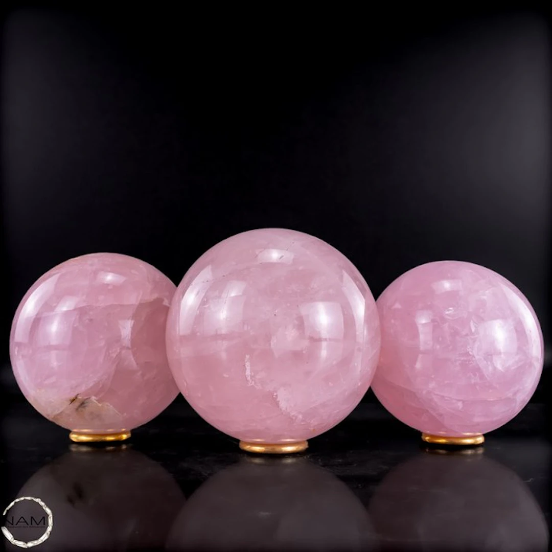 Natural rose quartz set – – 3 dreamy gemstone spheres in...