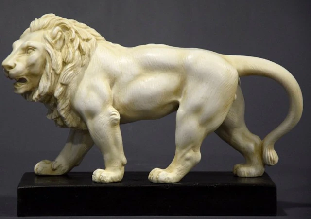 Figure - Leone - Hand-carved marble