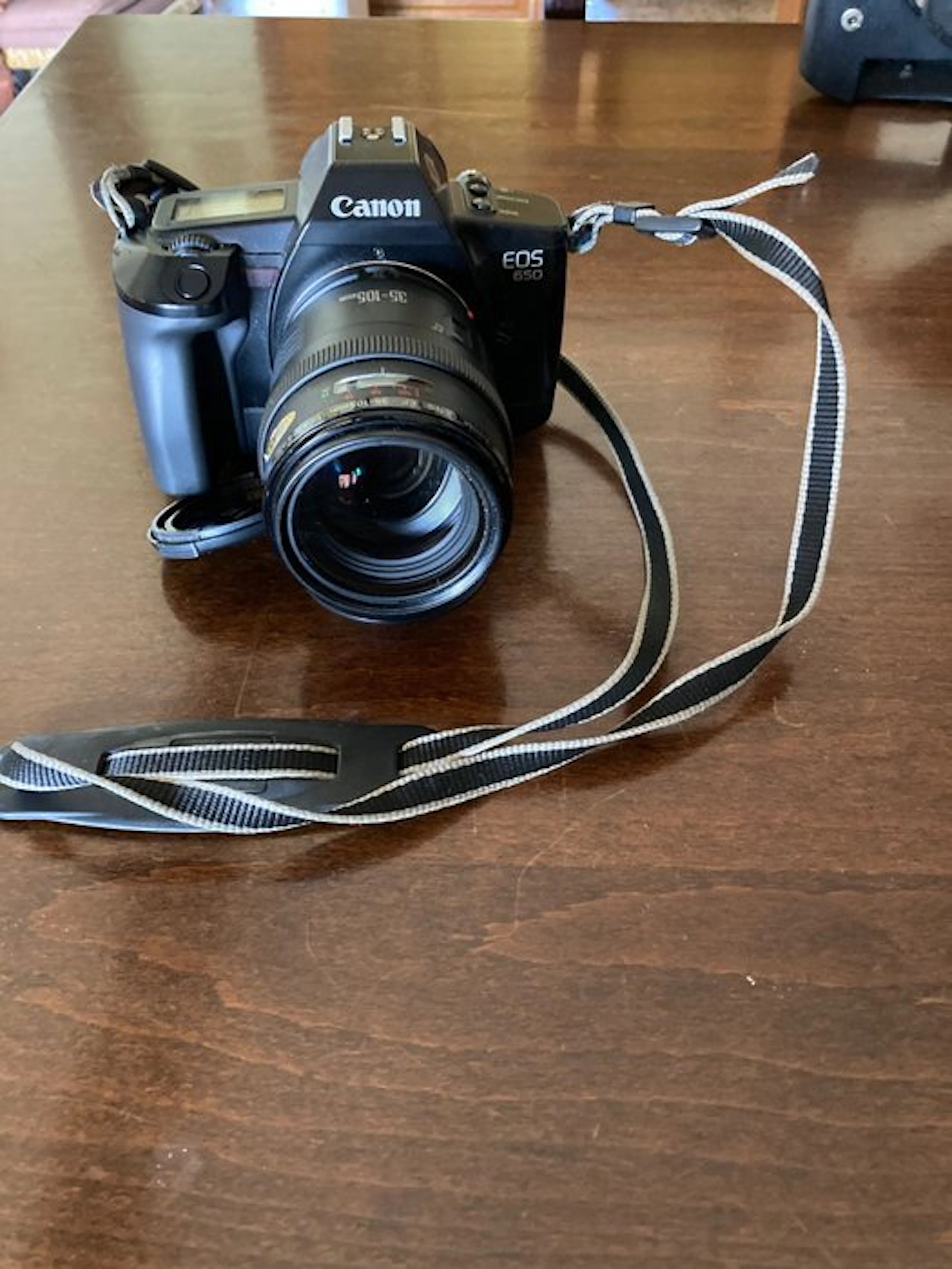 Canon EOS 650 + 35-105mm + flash | Analogue camera