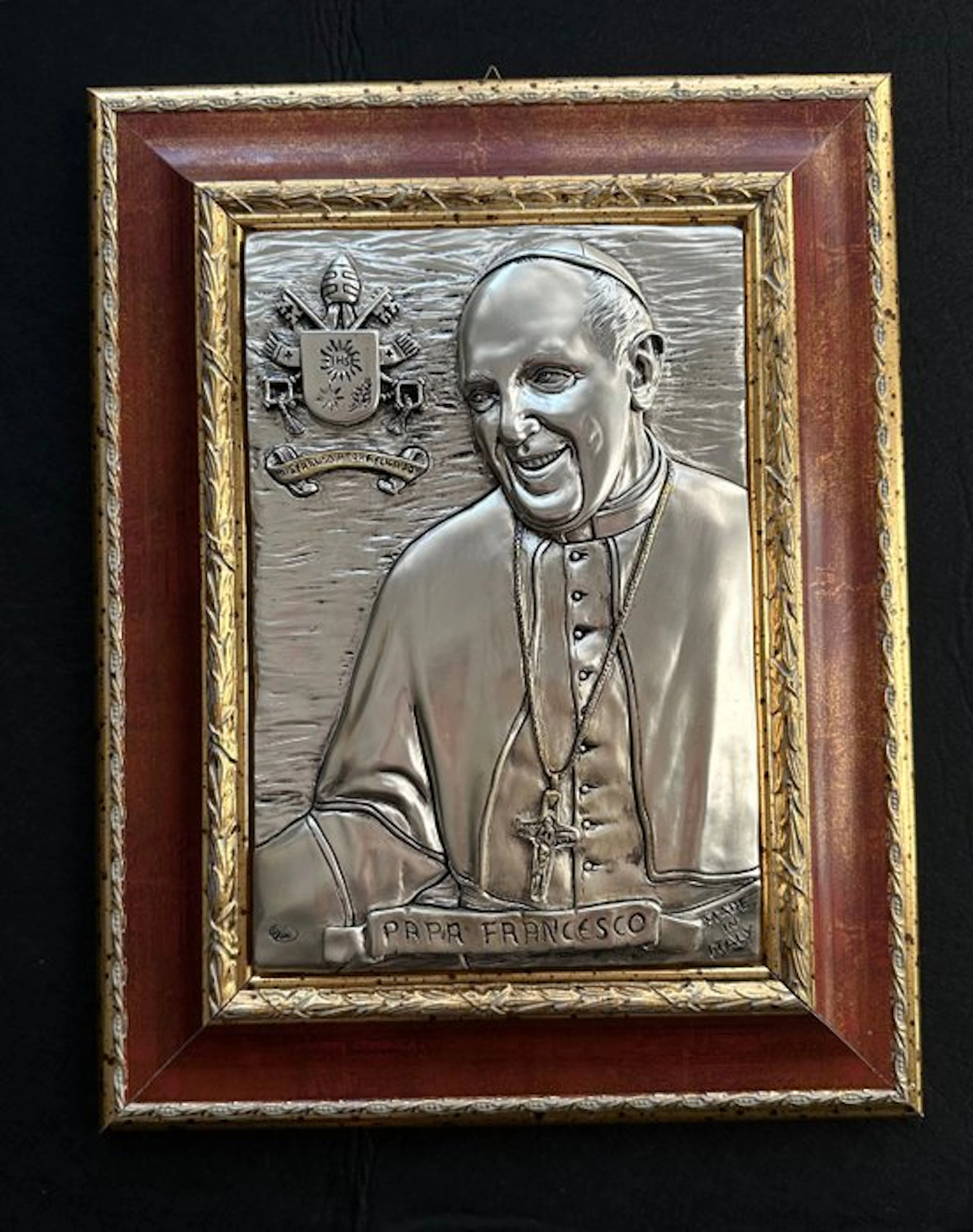 Icon - Sacred bas-relief of Pope Francis with a wooden frame - Wood