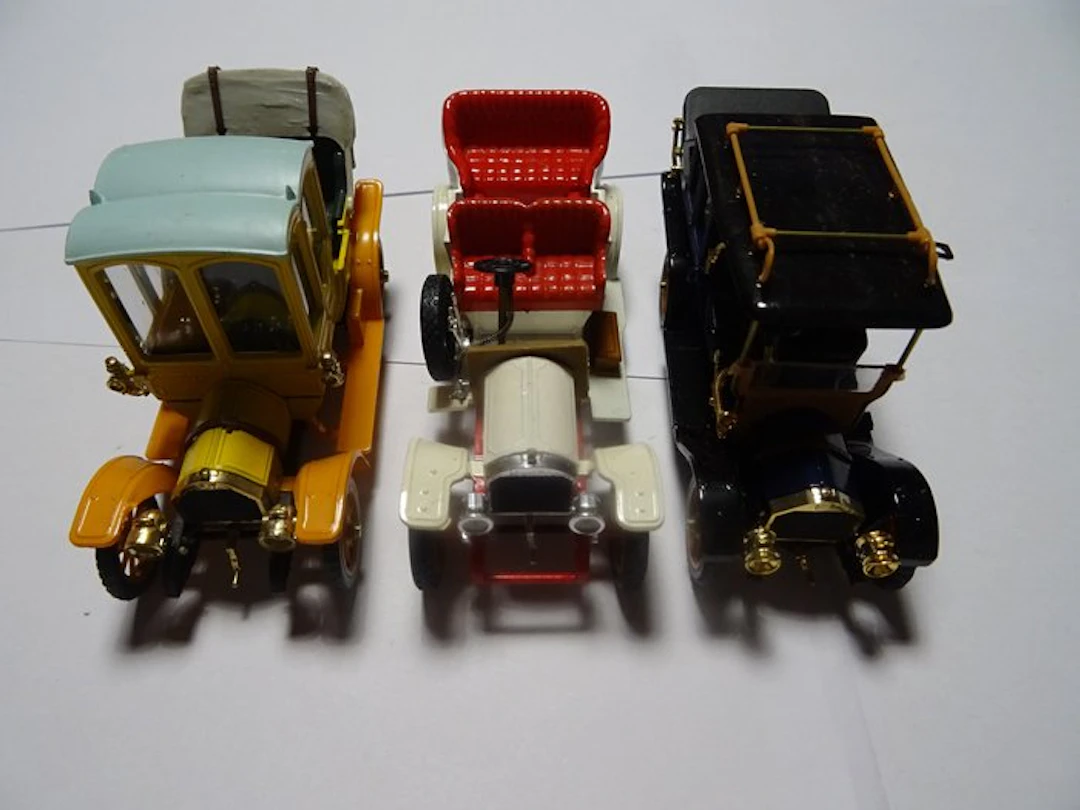 Rio - Model car (3) - 3 like-new models in their original packaging.