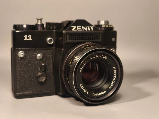 Zenit Zenit 11 + Pentacon electric 50mm f/1.8 Analogue camera