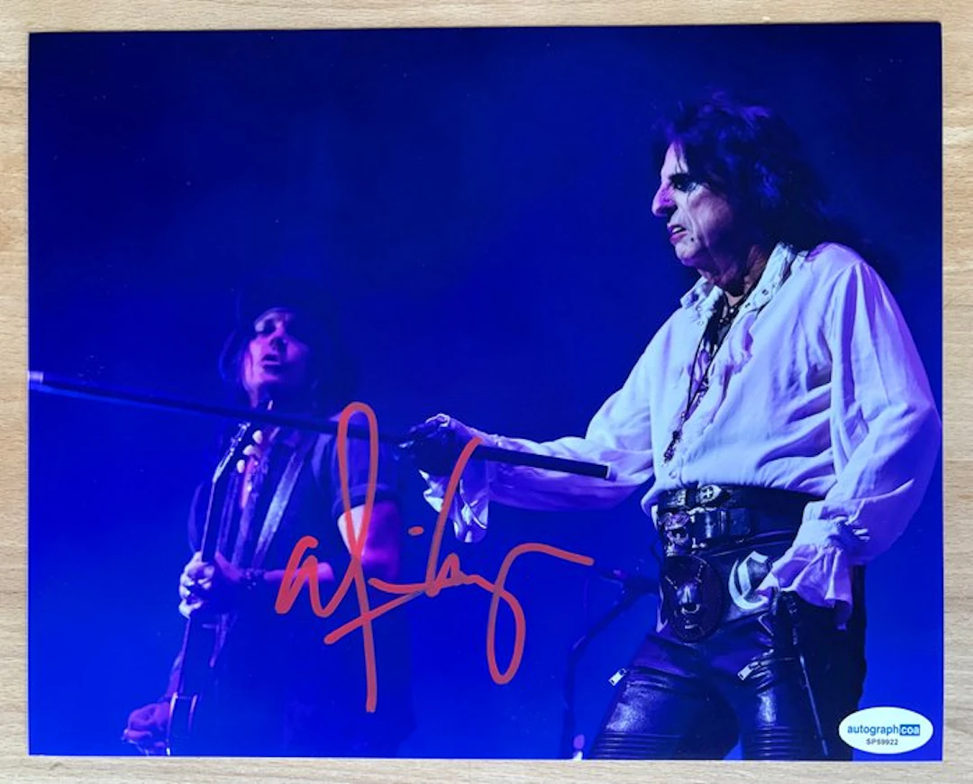 Alice Cooper - hand signed 20x25cm Photo | Bild |...