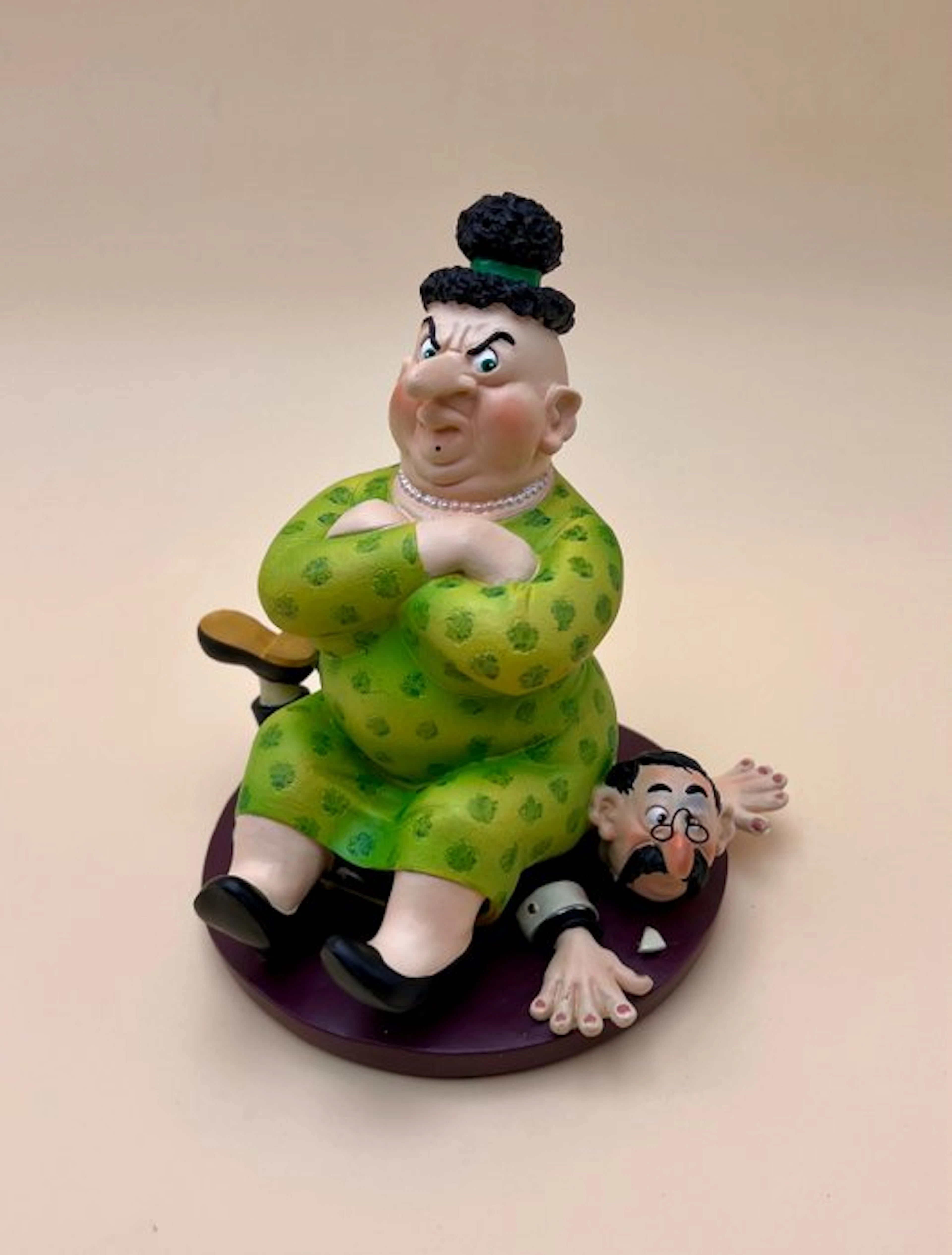 Parastone - Figurine - A. Dubout -***Catch Féminin*** - Resin