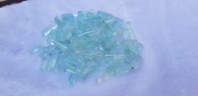 Exceptional color rare Natural rough Aquamarine Crystals- 43 g