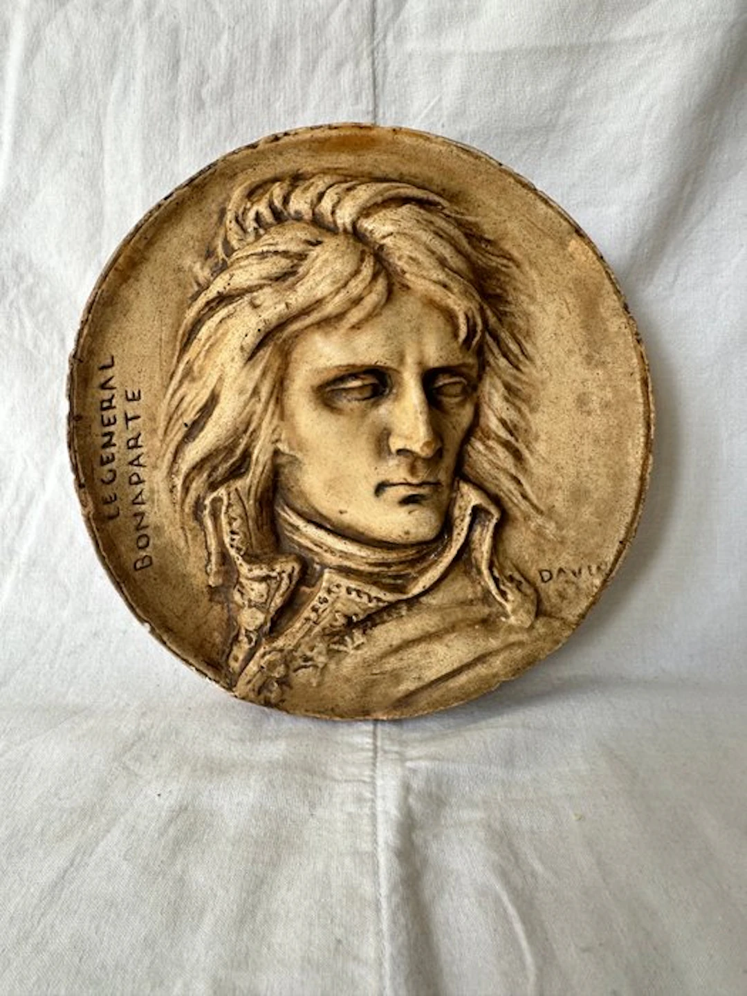 Portrait medallion of General Bonaparte by David d'Angers - Locket