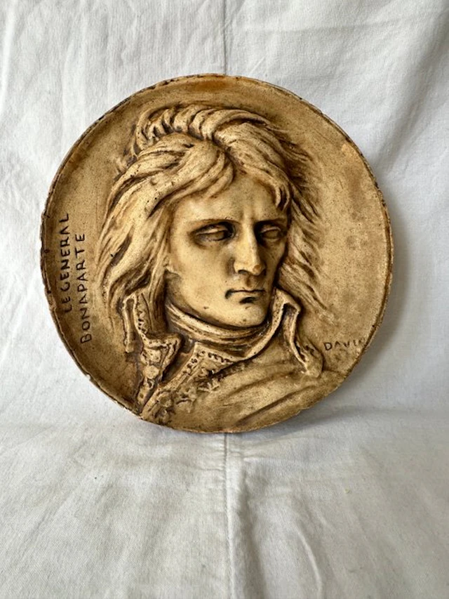 Portrait medallion of General Bonaparte by David d'Angers - Locket