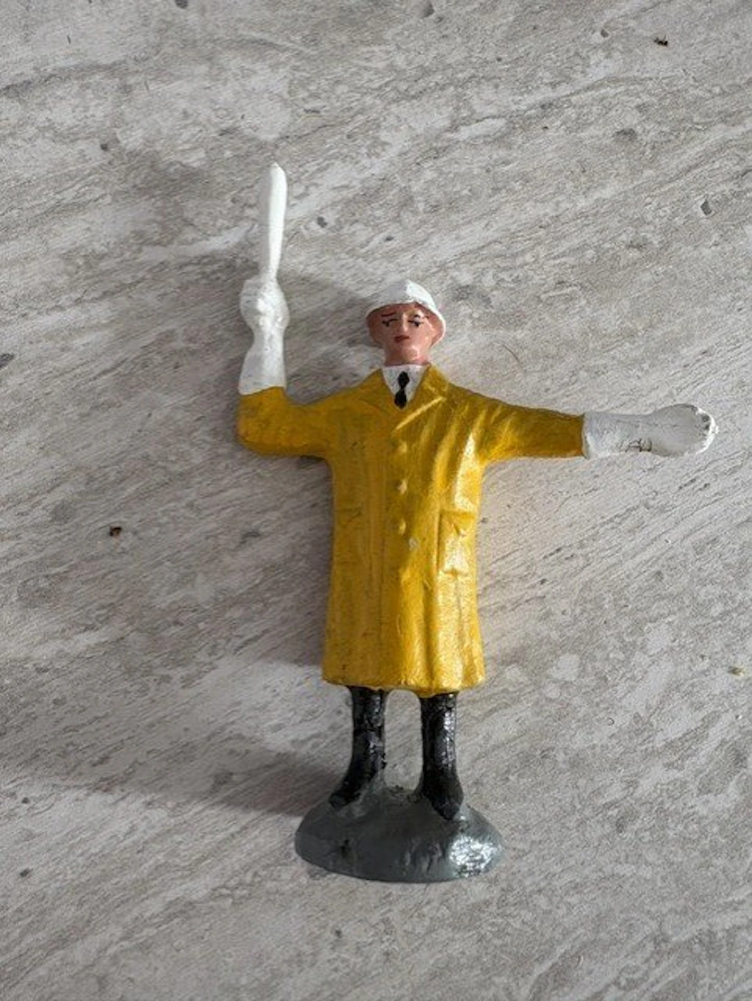 Durso - Figure - policier en capote jaune durso très rare...