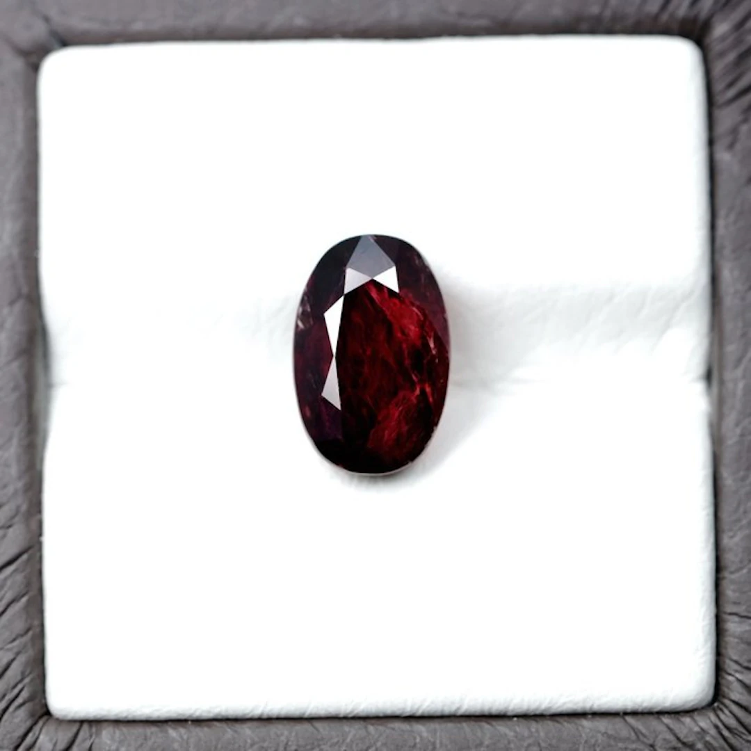 1 pcs Red Ruby - 3.33 ct - Guild Gem Laboratory - NO HEAT MOZAMBIQUE RUBY