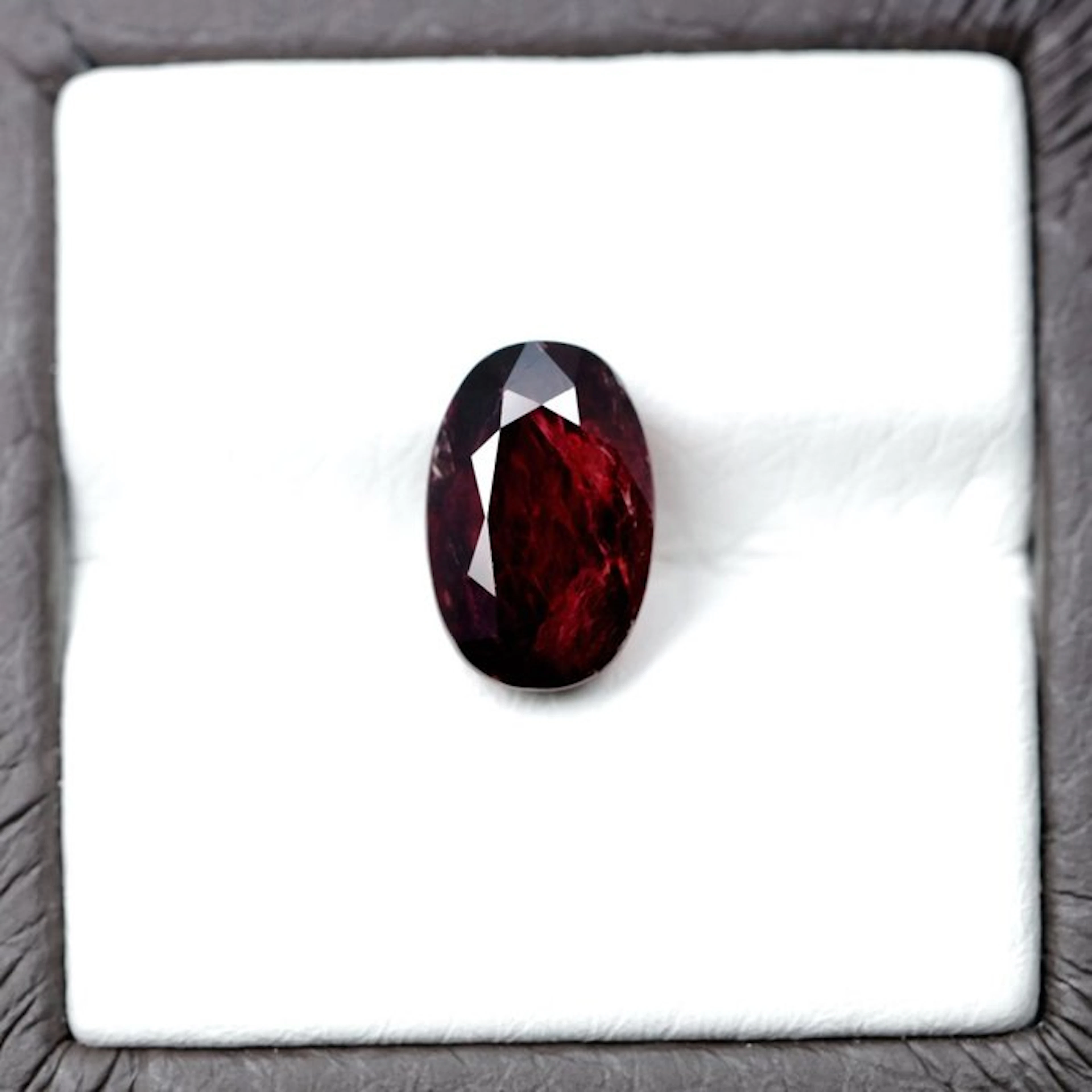 1 pcs Red Ruby - 3.33 ct - Guild Gem Laboratory - NO HEAT MOZAMBIQUE RUBY
