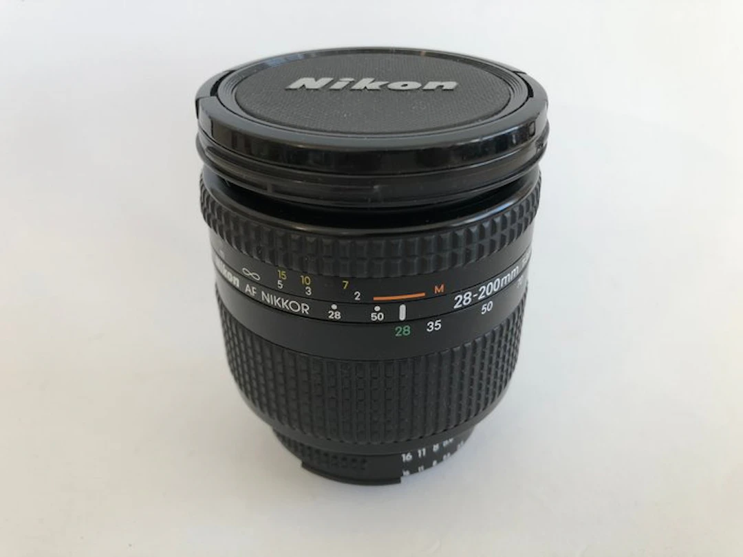 Nikon AF NIKKOR 28-200mm 1:3,5-5,6 D Zoomlens