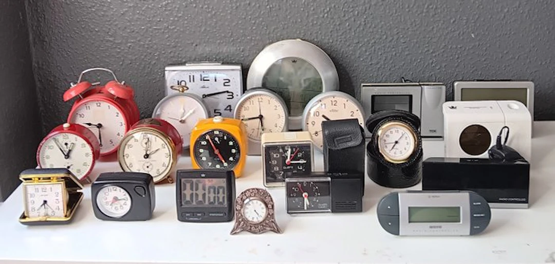 Themed collection - various vintage and electronic desktop clocks