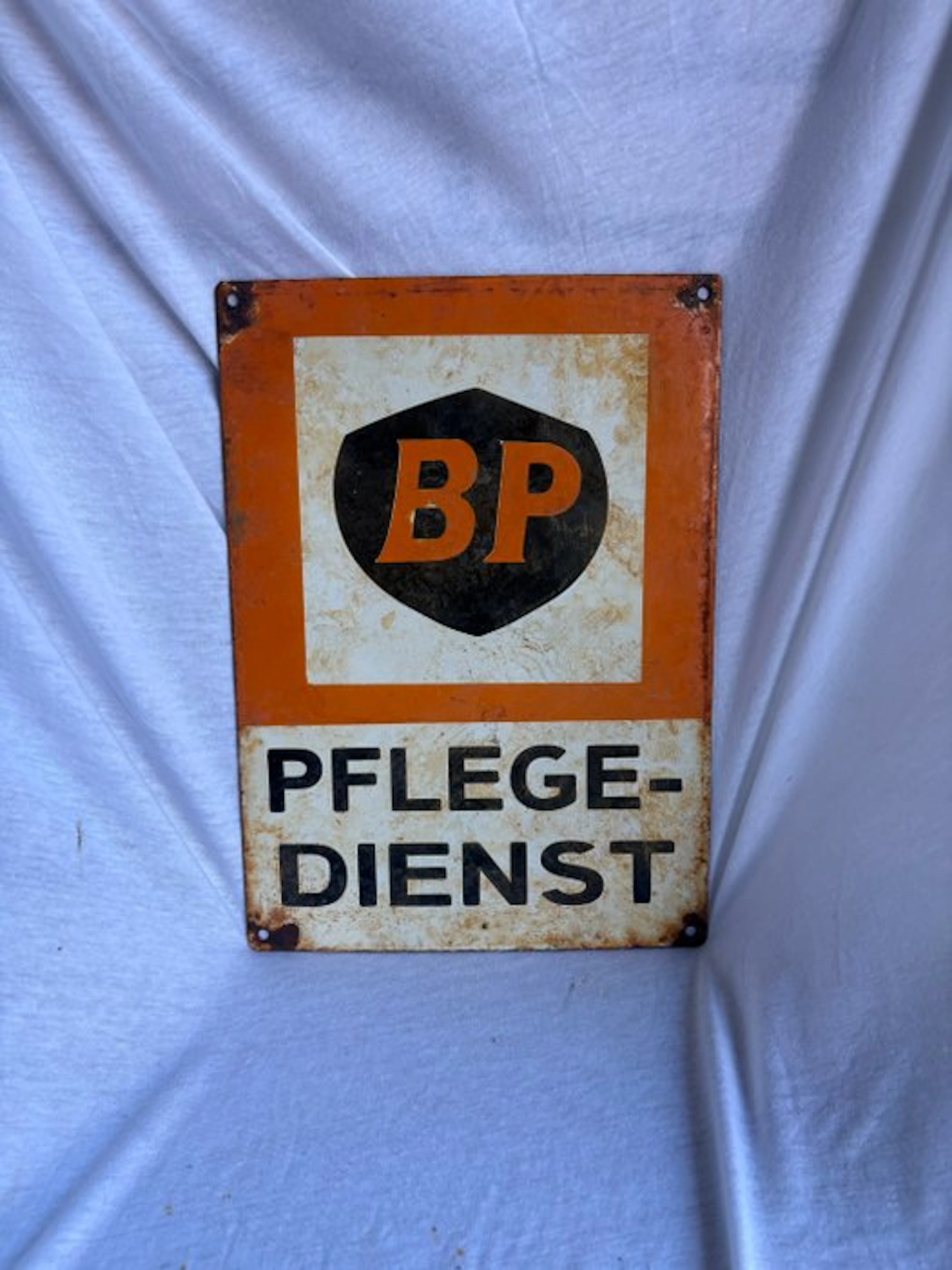 BP Pflegedienst – Oud Metalen Reclamebord met Klassiek BP...