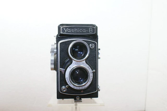 Yashica B met Yashicor 1:3.5/80 Twin lens reflex camera (TLR)
